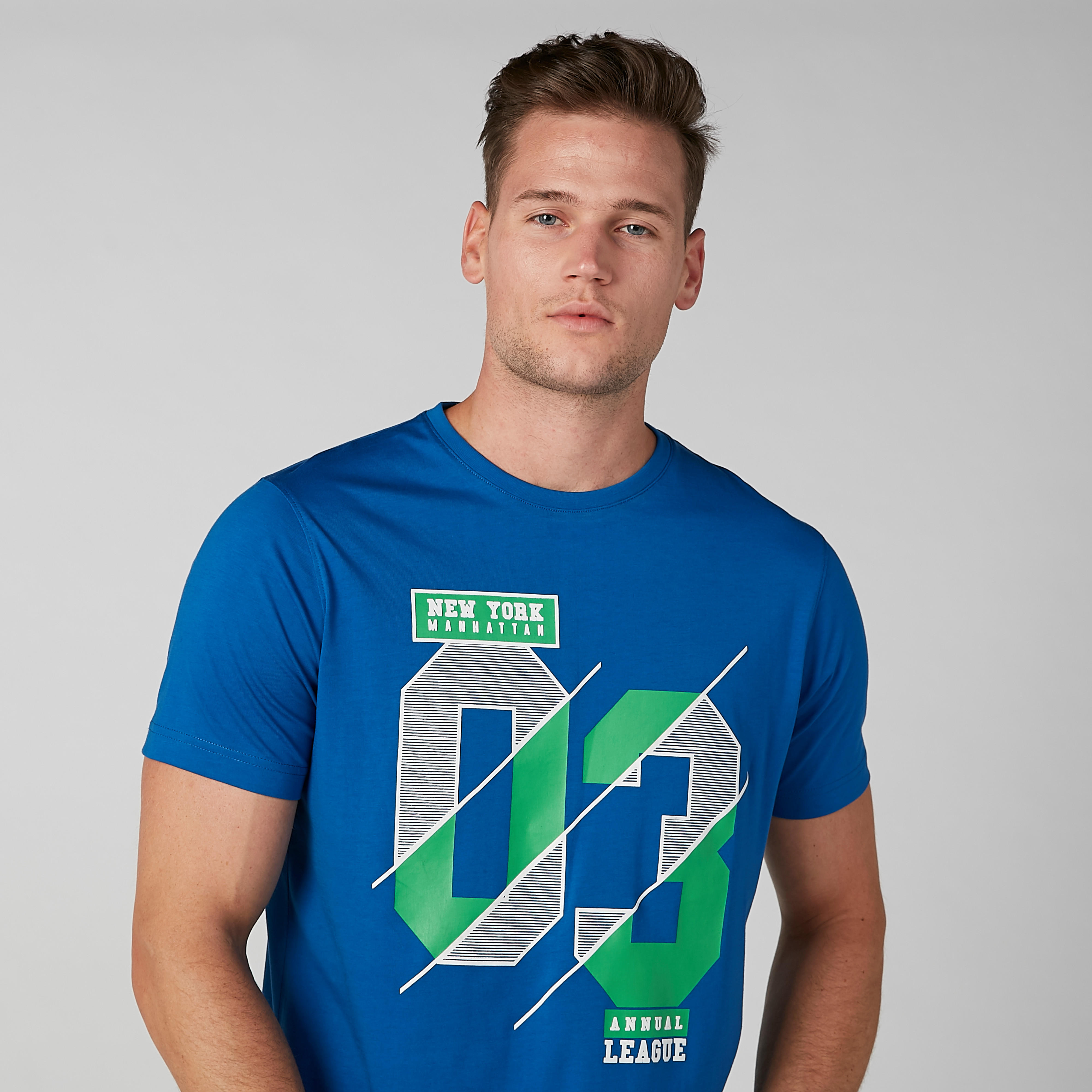 تيشيرت بياقة ضيقة وأكمام قصيرة وطبعات-men-clothing-tshirtsandpolos-tshirts-image-3