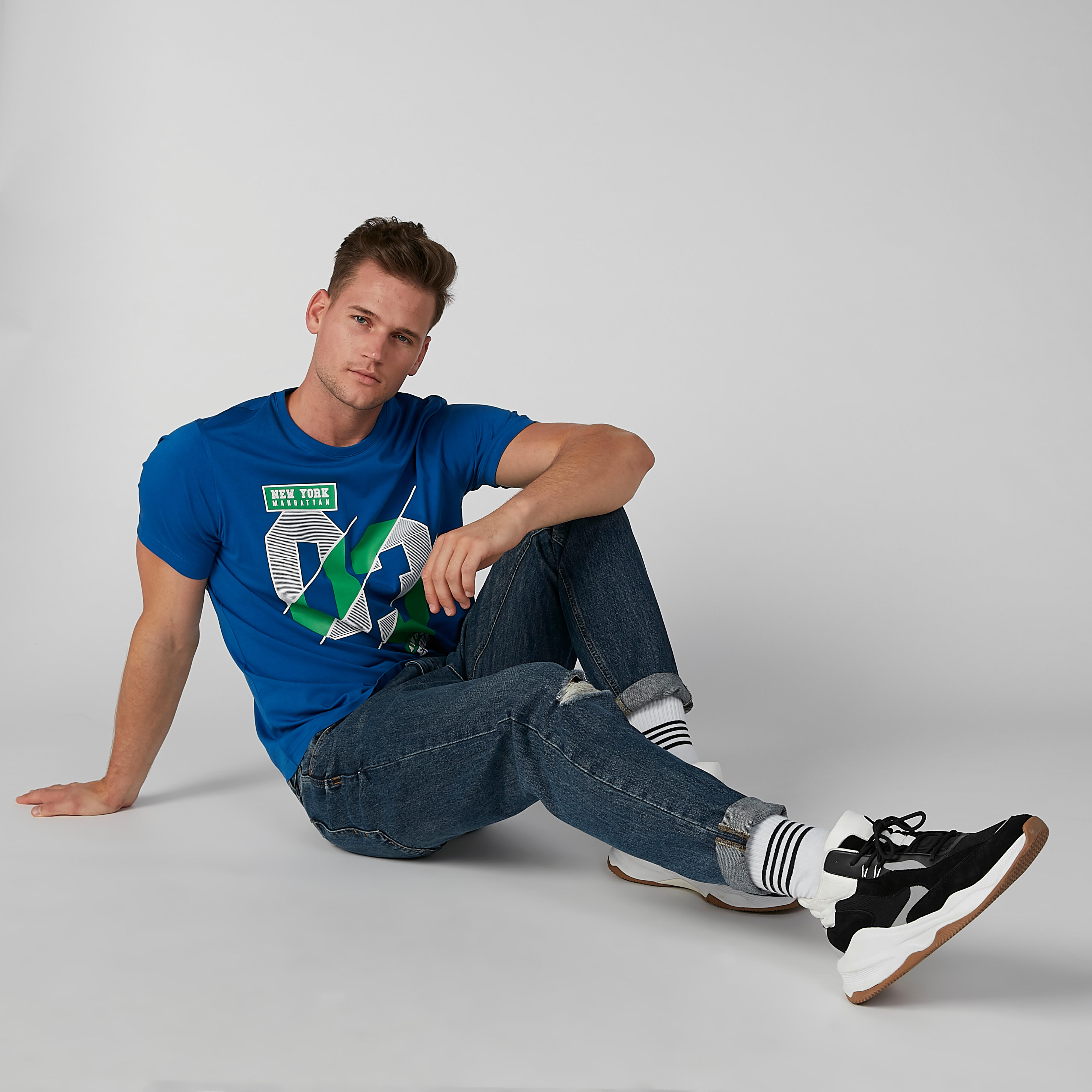 تيشيرت بياقة ضيقة وأكمام قصيرة وطبعات-men-clothing-tshirtsandpolos-tshirts-image-5