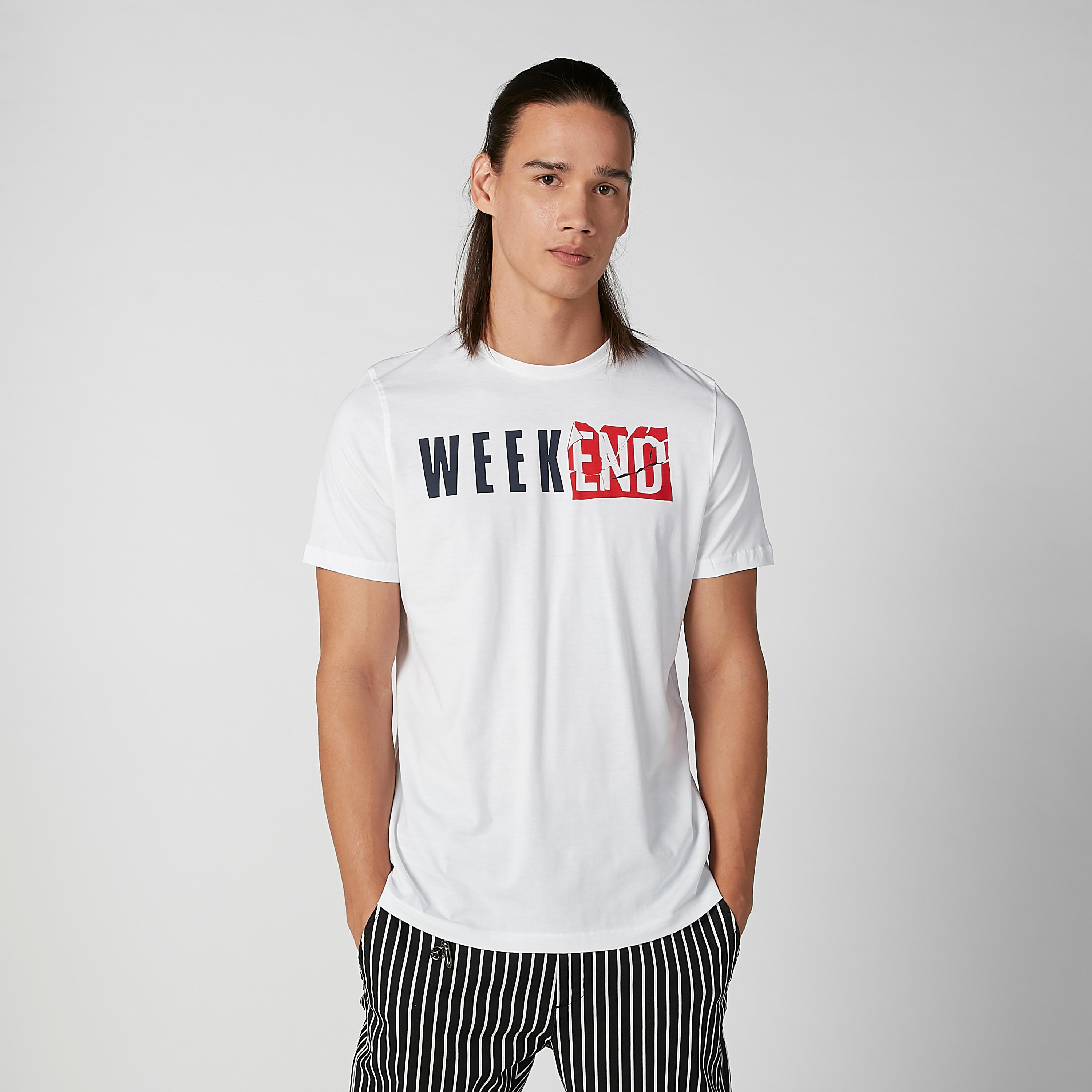 تيشيرت بياقة ضيقة وأكمام قصيرة وطبعات-men-clothing-tshirtsandpolos-tshirts-image-5