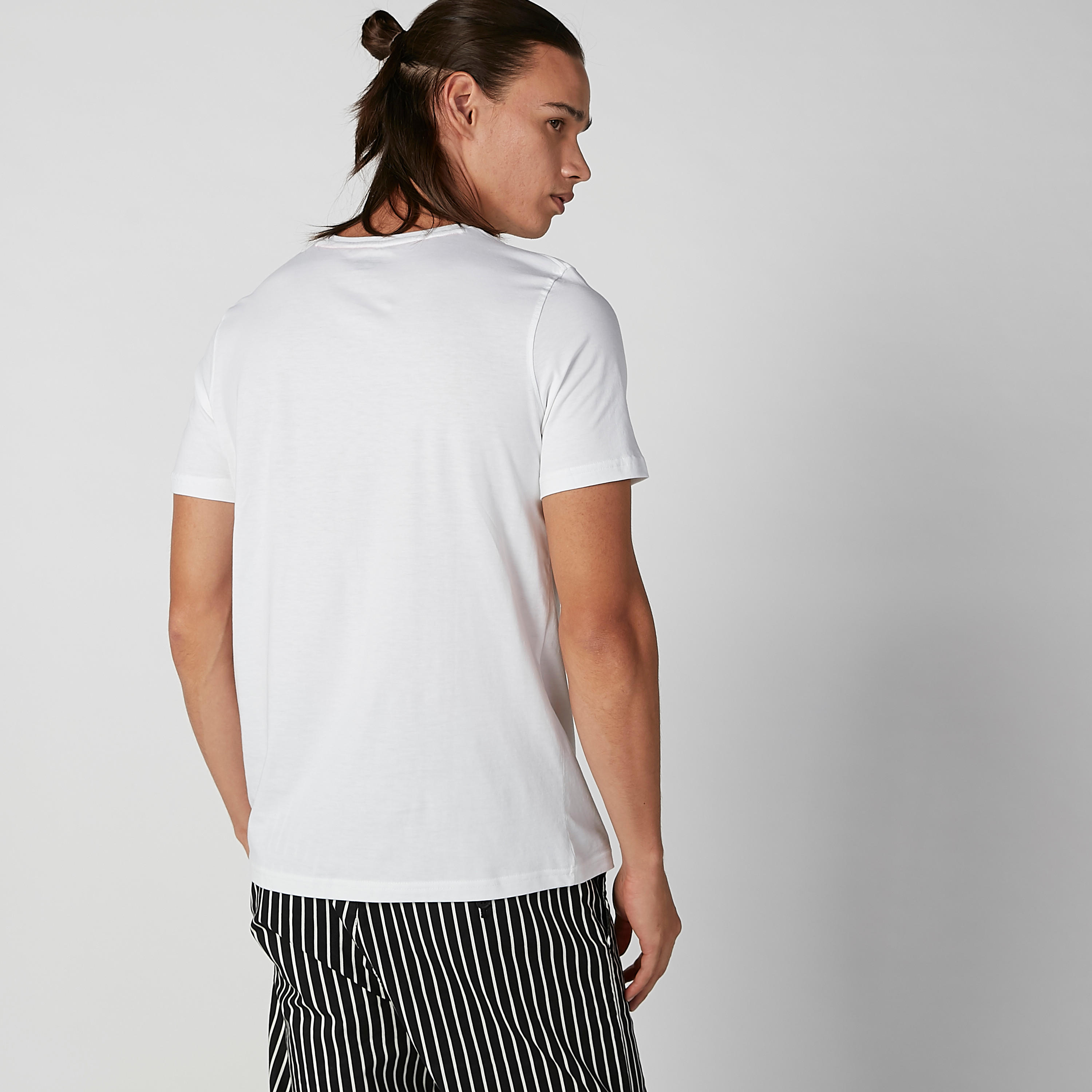تيشيرت بياقة ضيقة وأكمام قصيرة وطبعات-men-clothing-tshirtsandpolos-tshirts-image-1