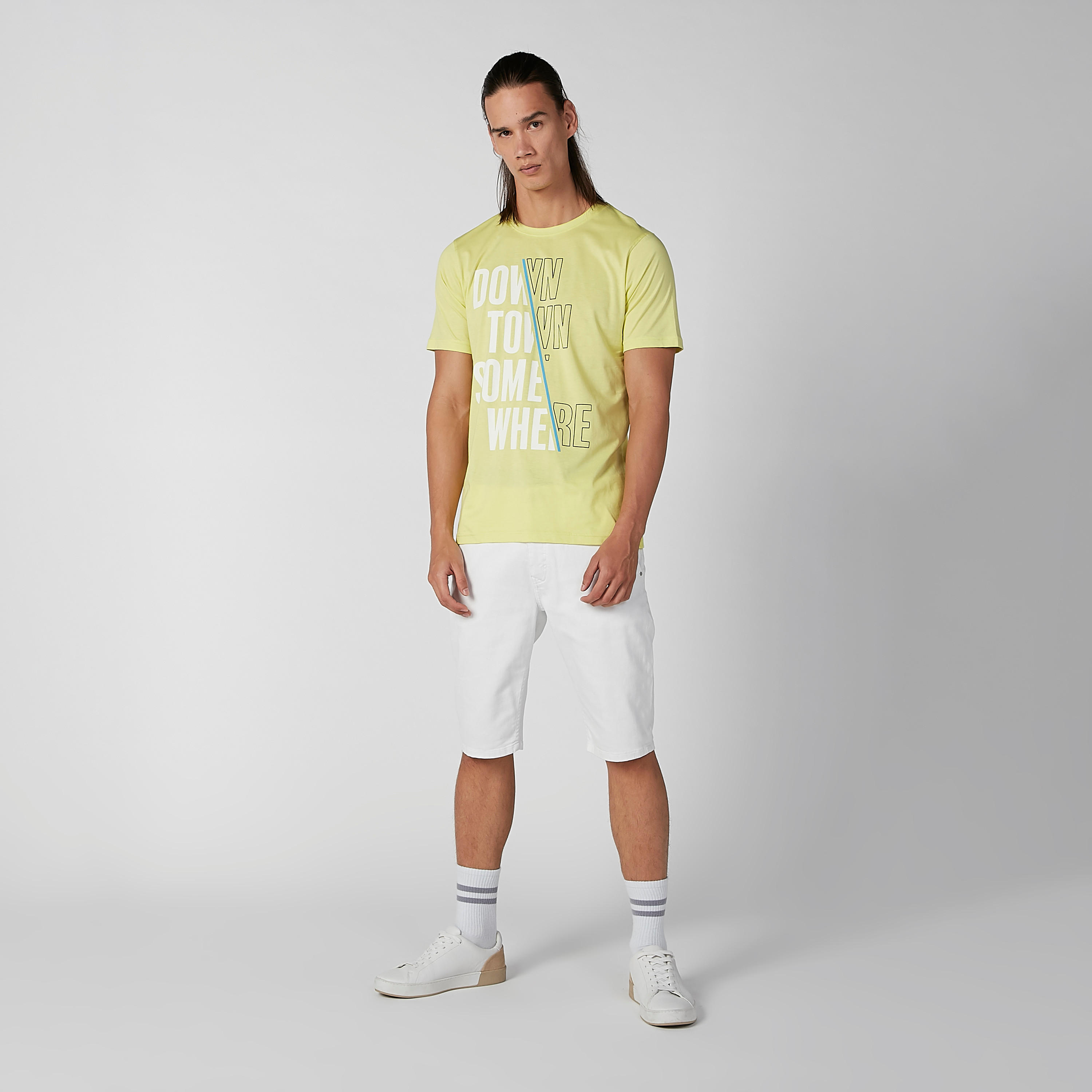 تيشيرت سليم بياقة مستديرة وأكمام قصيرة وطبعات-men-clothing-tshirtsandpolos-tshirts-image-2