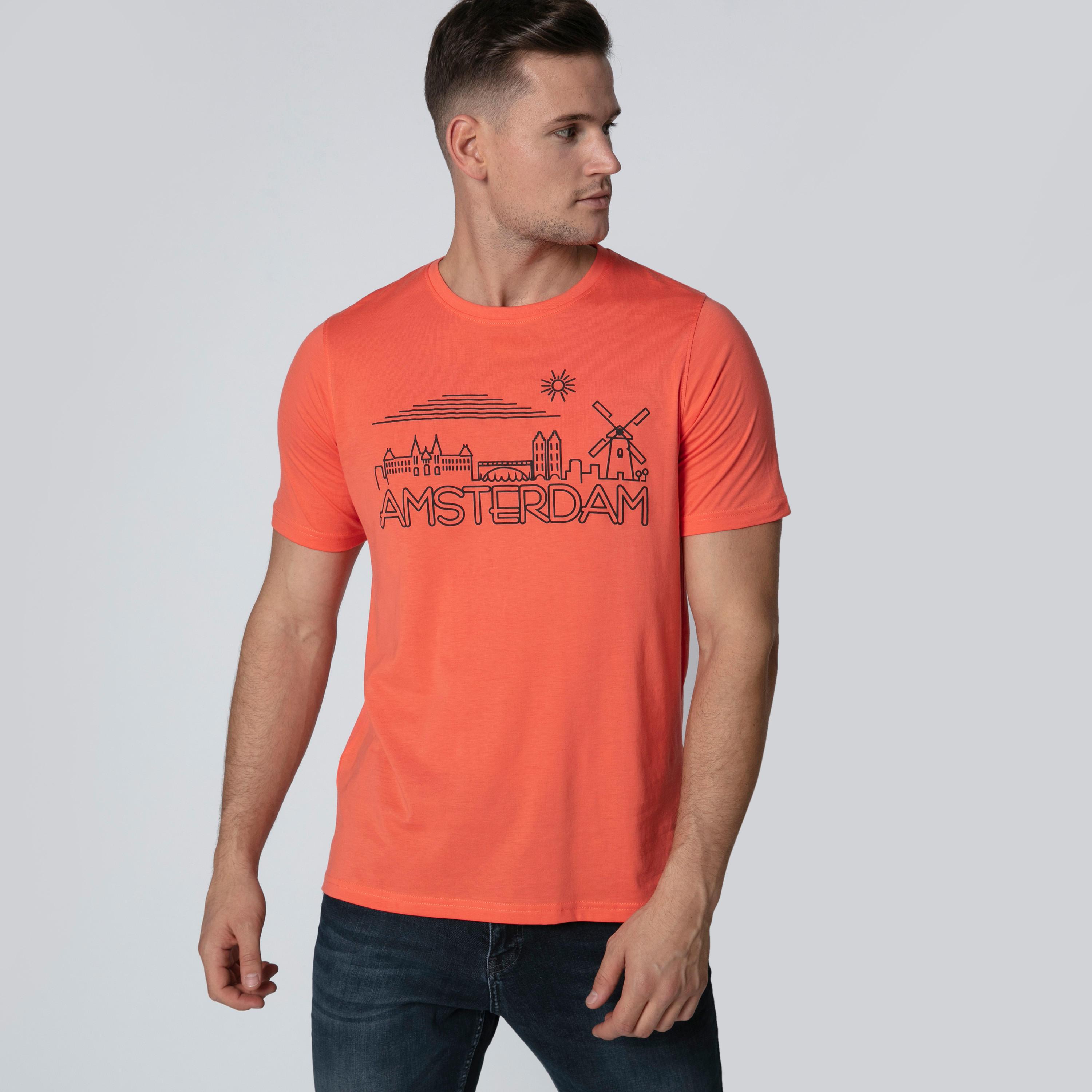تيشيرت بقصّة سليم وطبعات مع ياقة مستديرة وأكمام قصيرة-men-clothing-tshirtsandpolos-tshirts-image-1