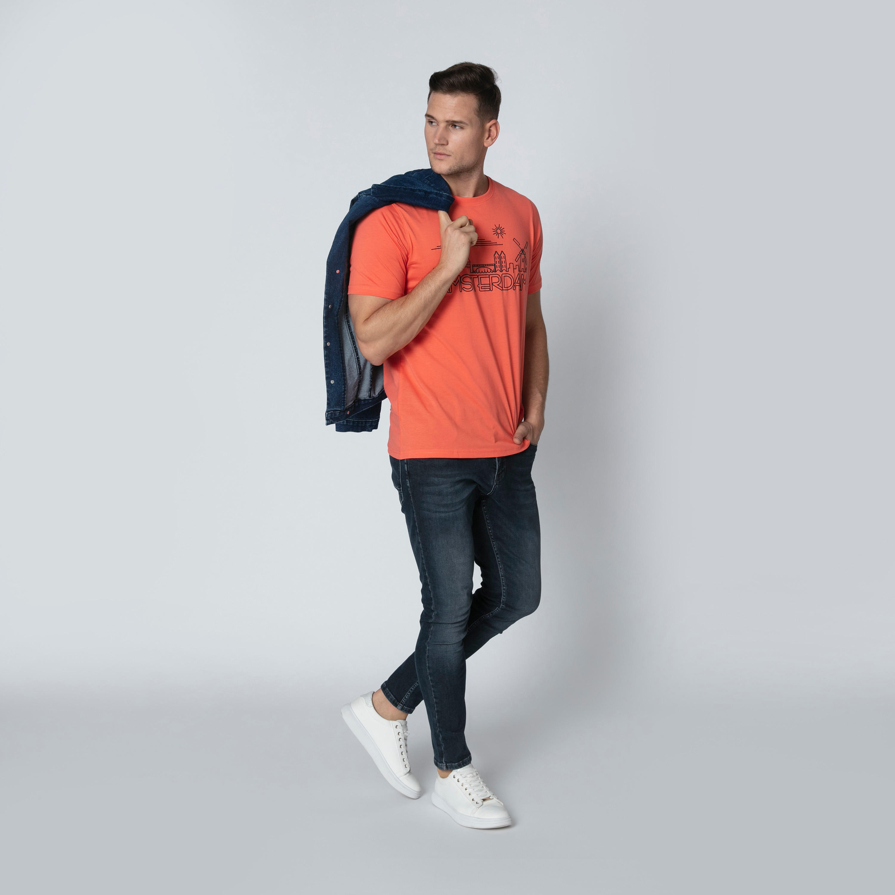 تيشيرت بقصّة سليم وطبعات مع ياقة مستديرة وأكمام قصيرة-men-clothing-tshirtsandpolos-tshirts-image-3