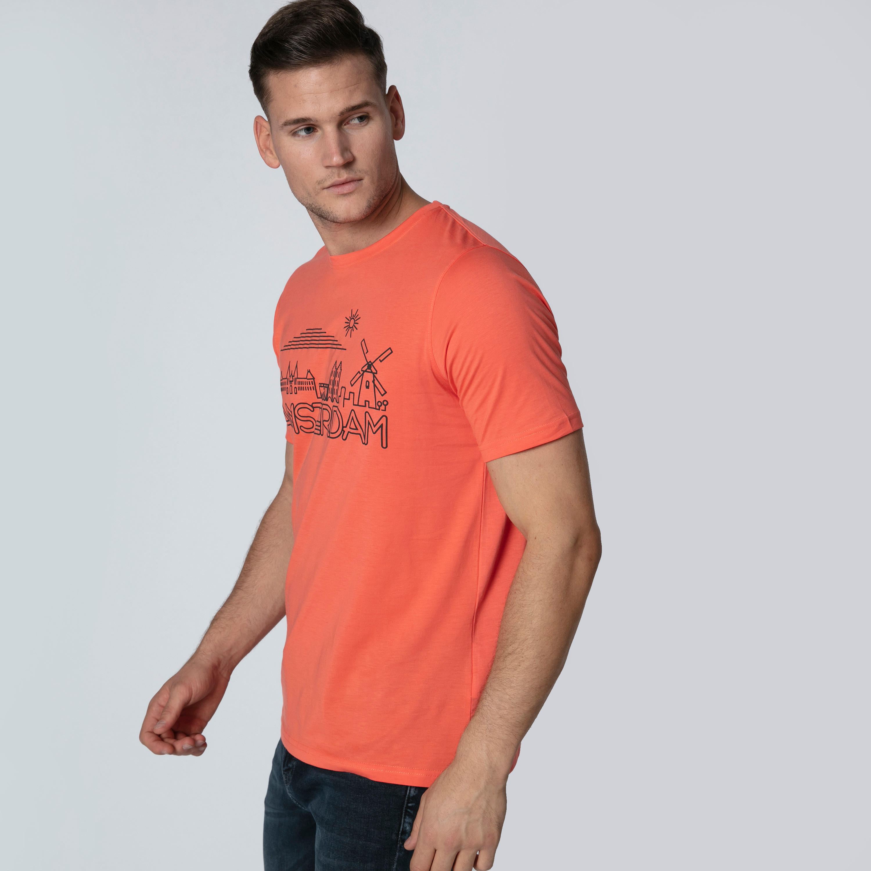 تيشيرت بقصّة سليم وطبعات مع ياقة مستديرة وأكمام قصيرة-men-clothing-tshirtsandpolos-tshirts-image-4