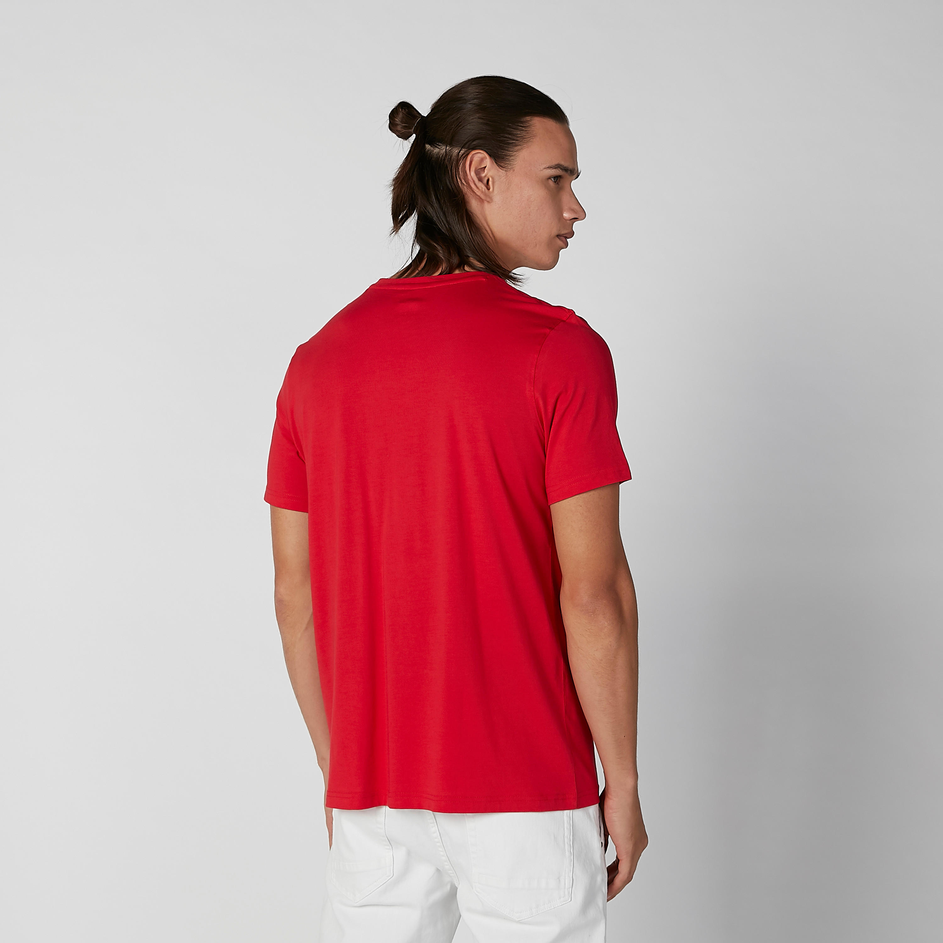 تيشيرت بياقة ضيقة وأكمام قصيرة وطبعات-men-clothing-tshirtsandpolos-tshirts-image-1