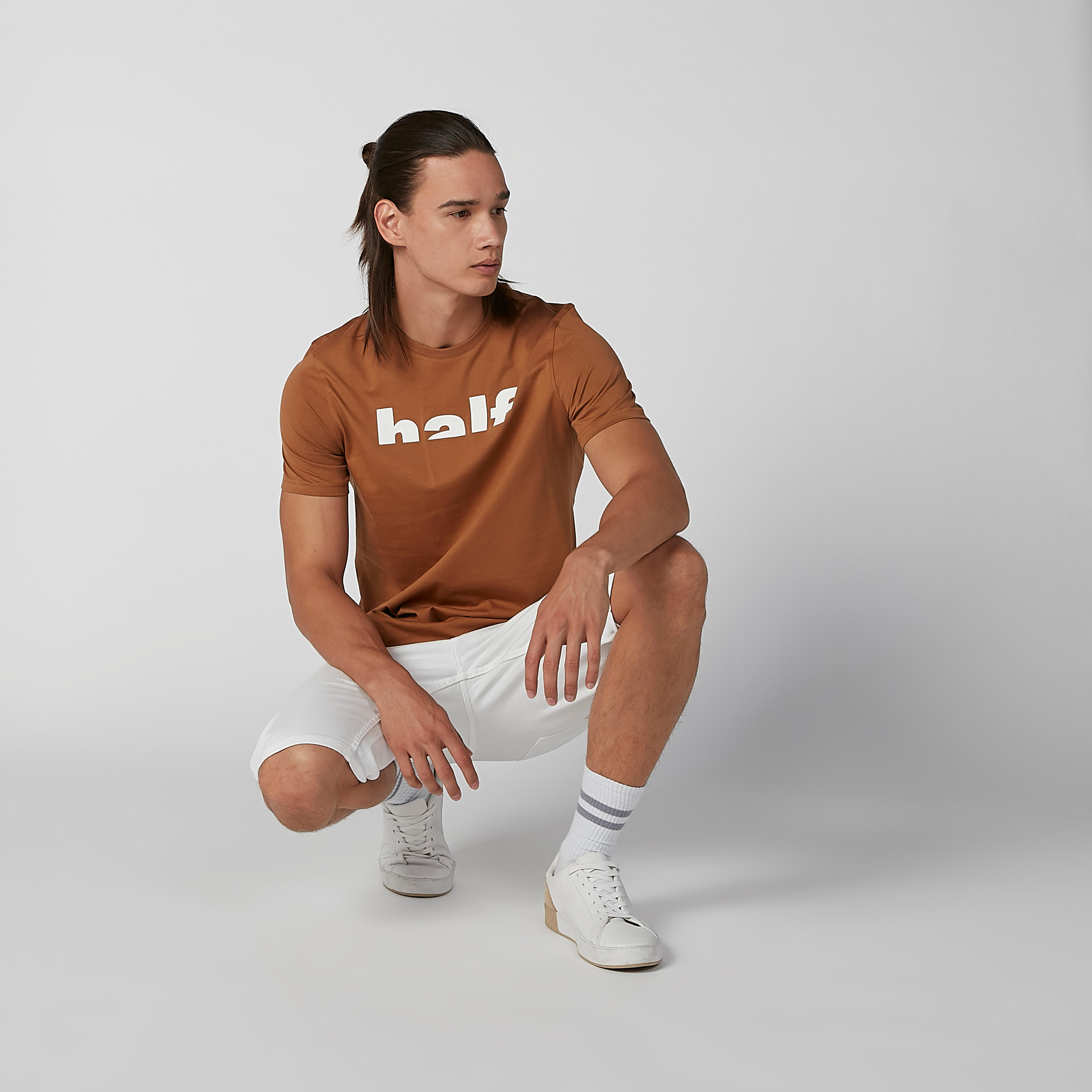 تيشيرت بياقة ضيقة وأكمام قصيرة وطبعات-men-clothing-tshirtsandpolos-tshirts-image-1