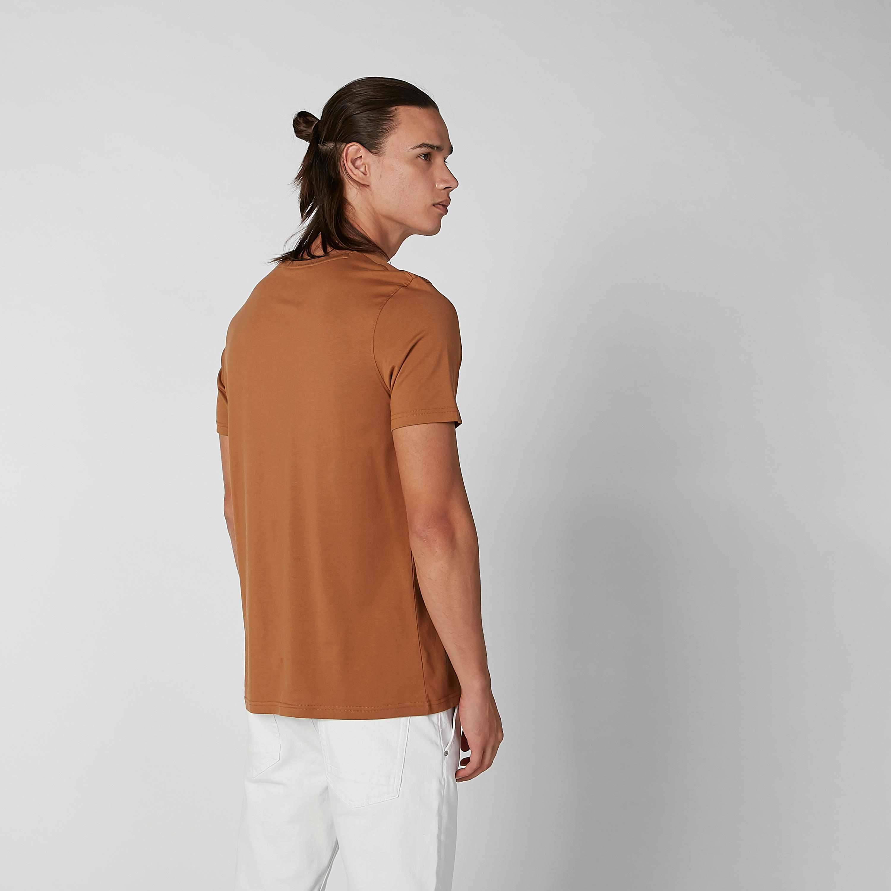 تيشيرت بياقة ضيقة وأكمام قصيرة وطبعات-men-clothing-tshirtsandpolos-tshirts-image-3
