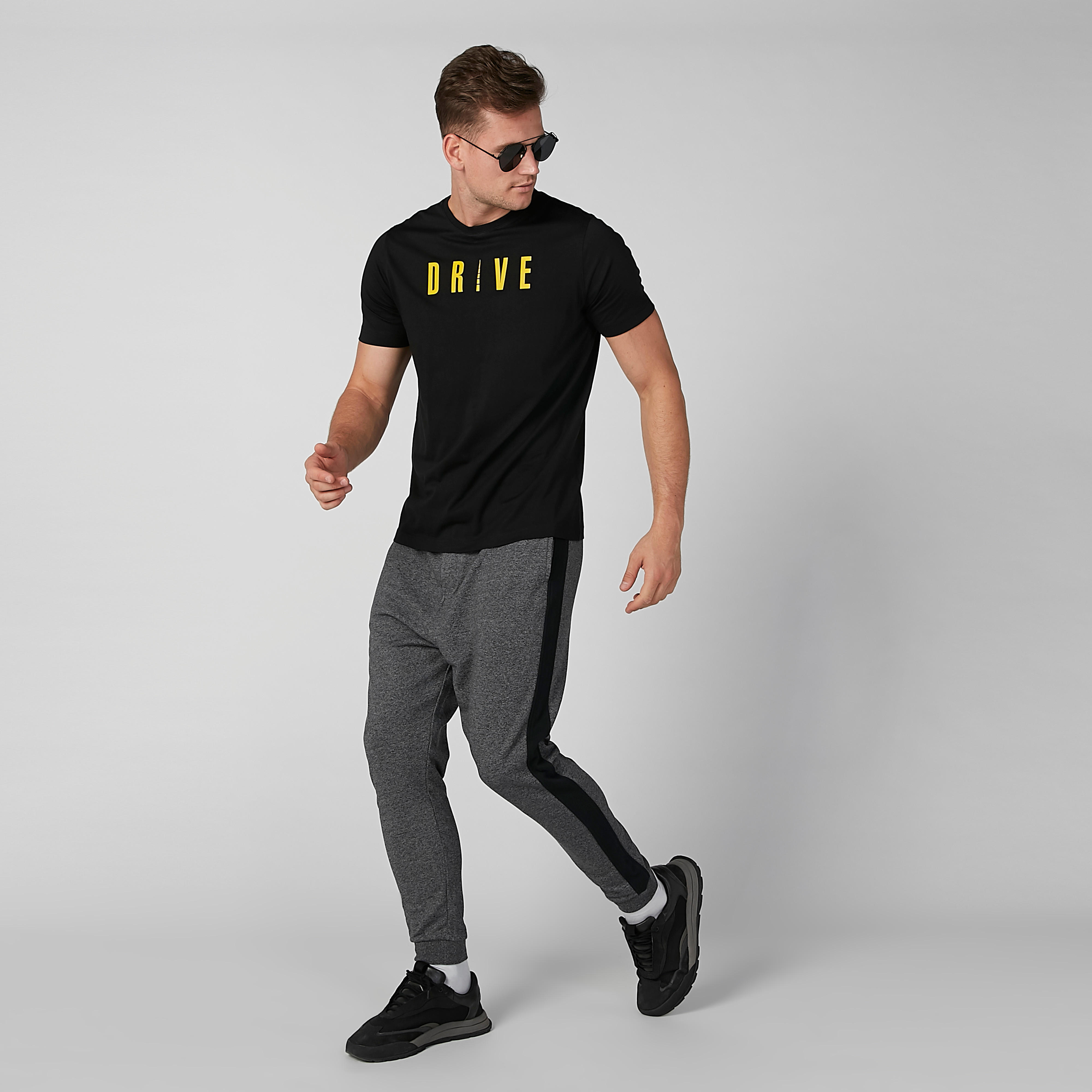 تيشيرت بياقة ضيقة وأكمام قصيرة وطبعات-men-clothing-tshirtsandpolos-tshirts-image-3