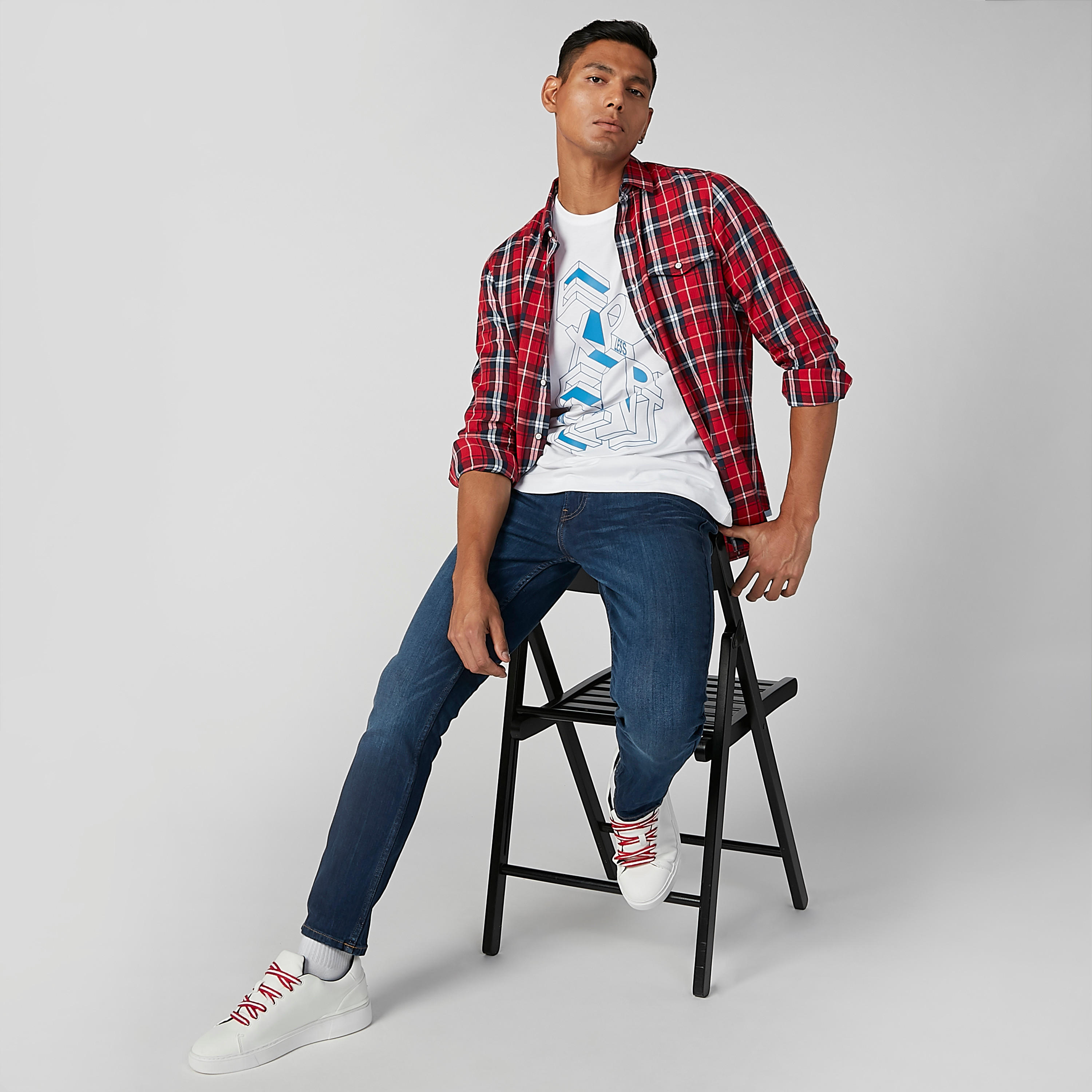 Graphic Printed Crew Neck T-shirt with Short Sleeves-men-clothing-tshirtsandpolos-tshirts-image-1