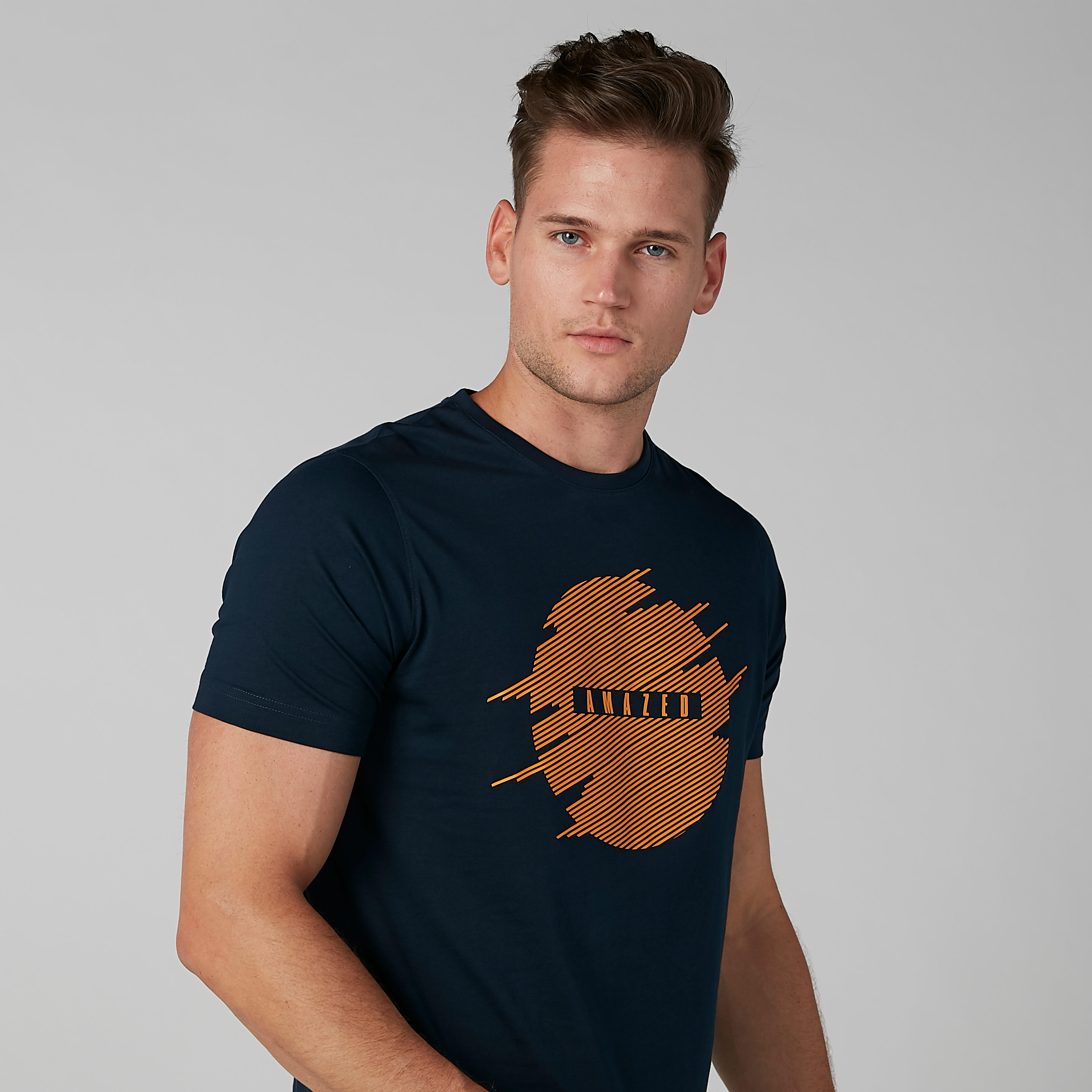 تيشيرت بياقة ضيقة وأكمام قصيرة وطبعات-men-clothing-tshirtsandpolos-tshirts-image-3