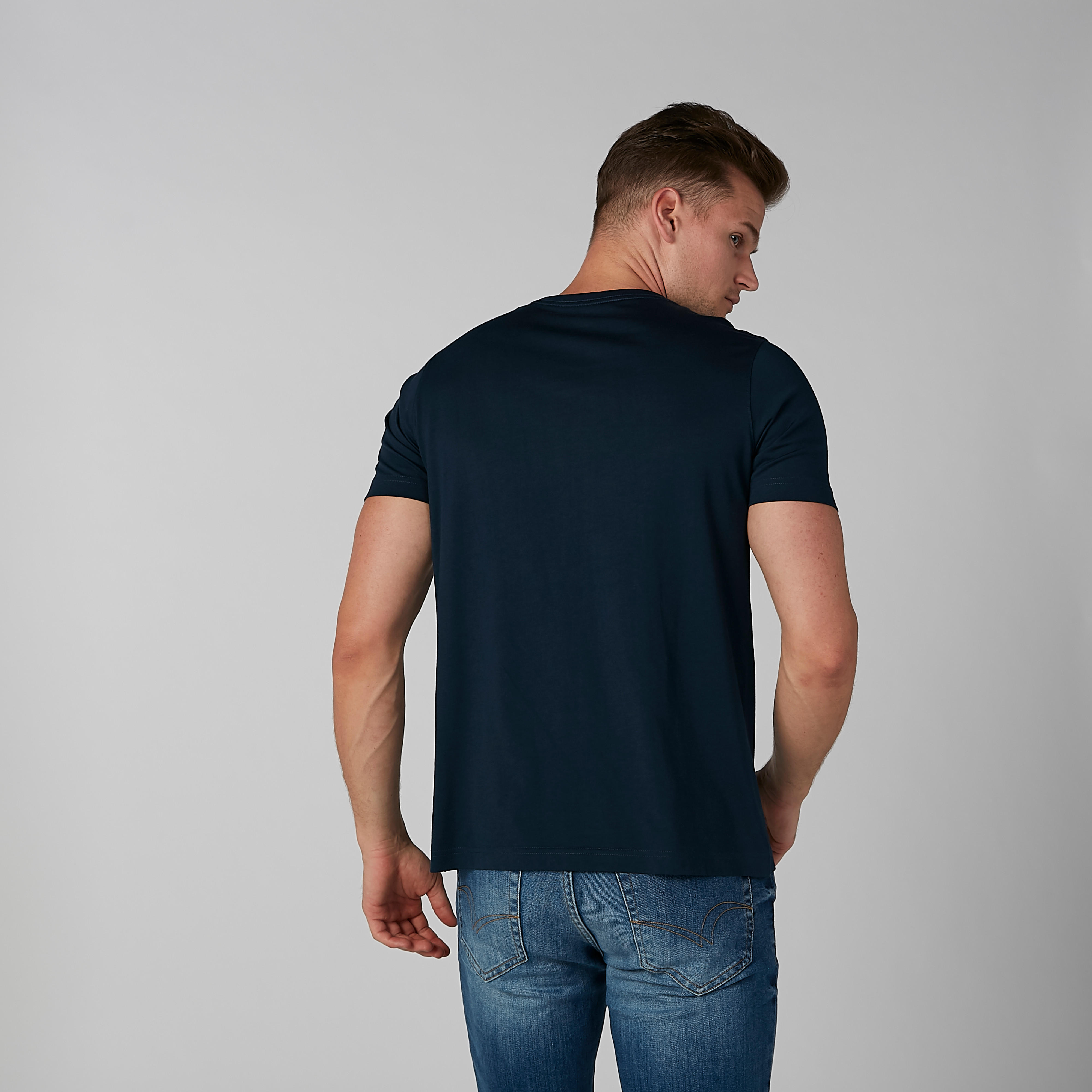 تيشيرت بياقة ضيقة وأكمام قصيرة وطبعات-men-clothing-tshirtsandpolos-tshirts-image-4