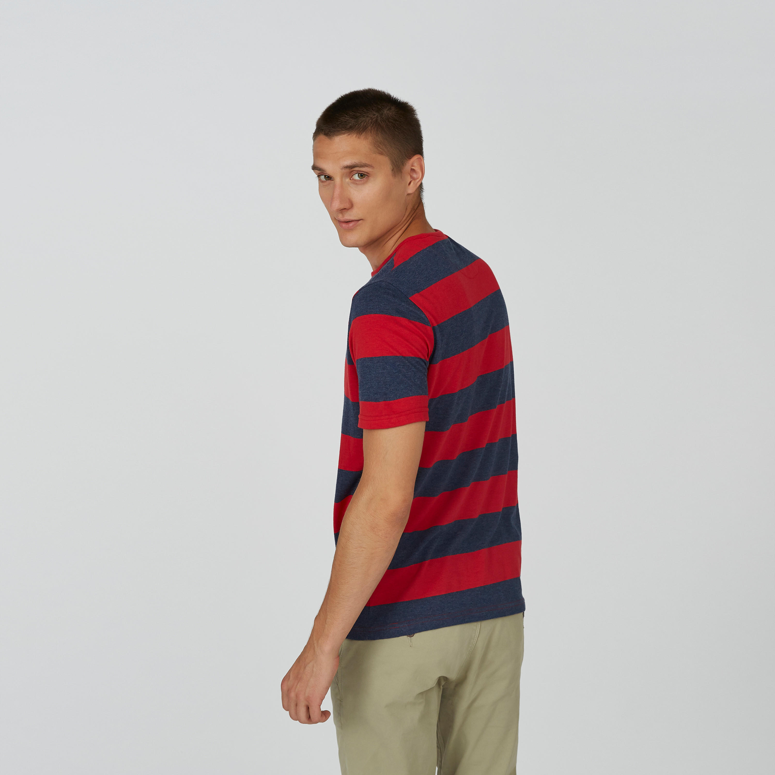 تيشيرت مستدام مقلّم بقصّة سليم وياقة ضيّقة -men-clothing-tshirtsandpolos-tshirts-image-2