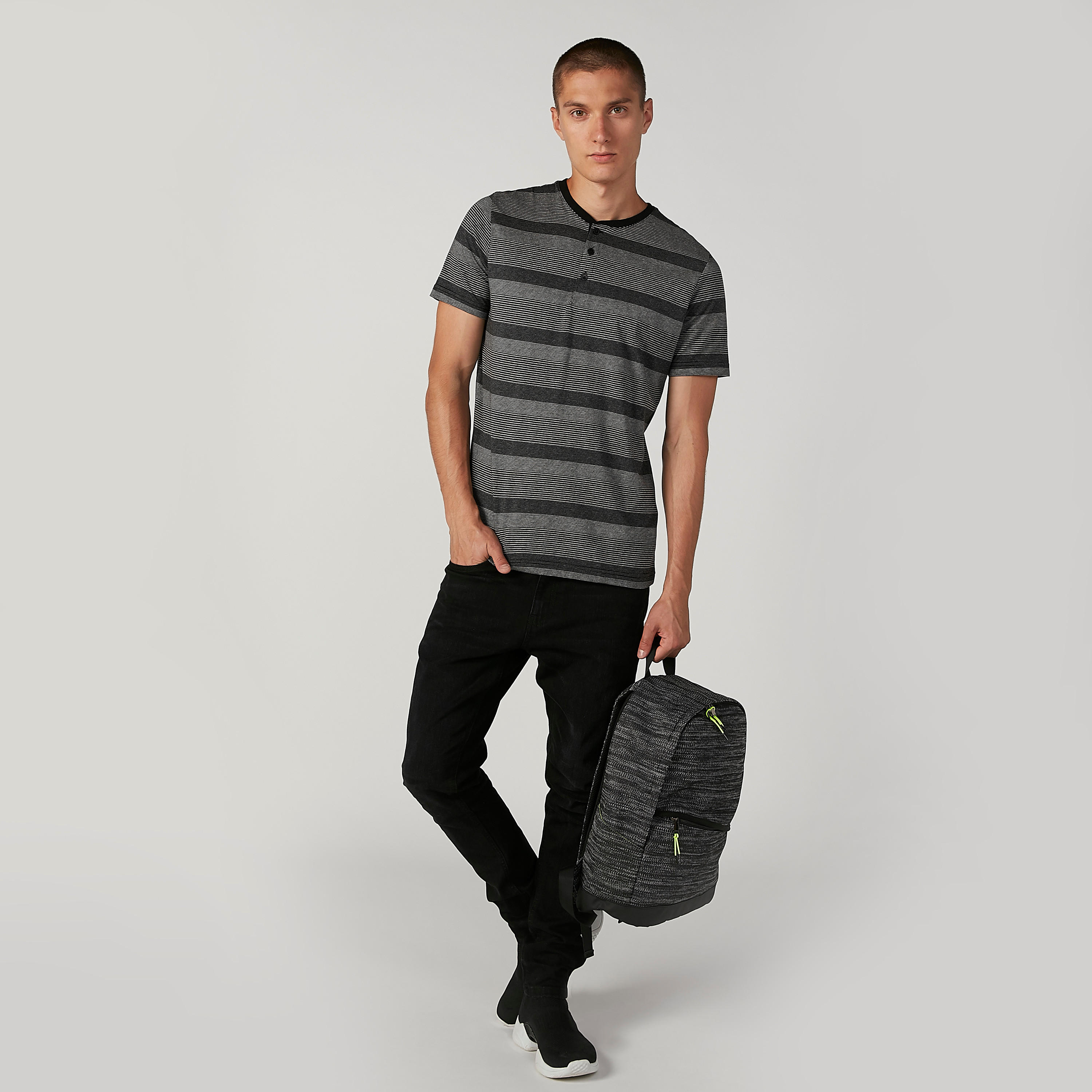 تيشيرت مقلّم بياقة هينلي وأكمام قصيرة-men-clothing-tshirtsandpolos-tshirts-image-2