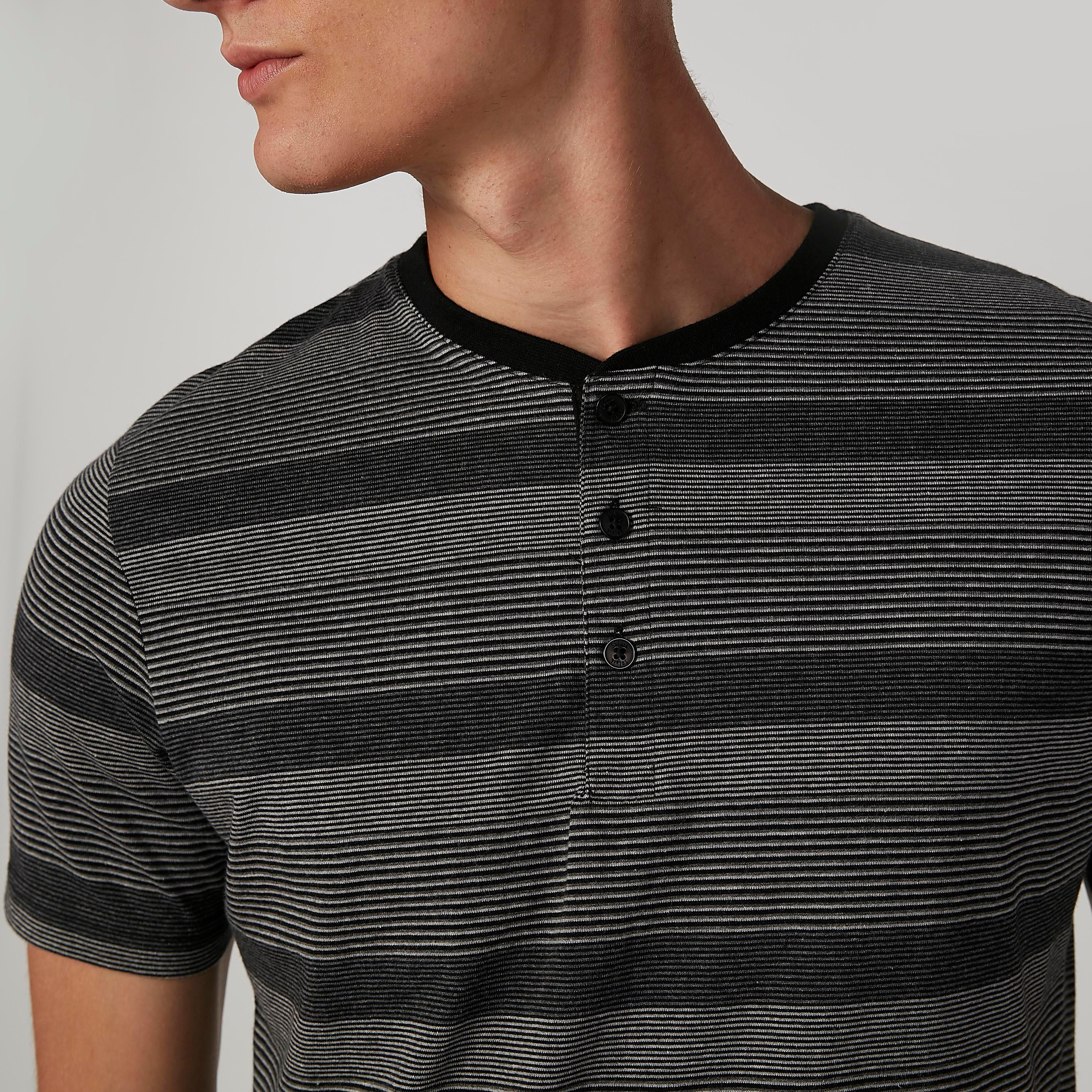 تيشيرت مقلّم بياقة هينلي وأكمام قصيرة-men-clothing-tshirtsandpolos-tshirts-image-4