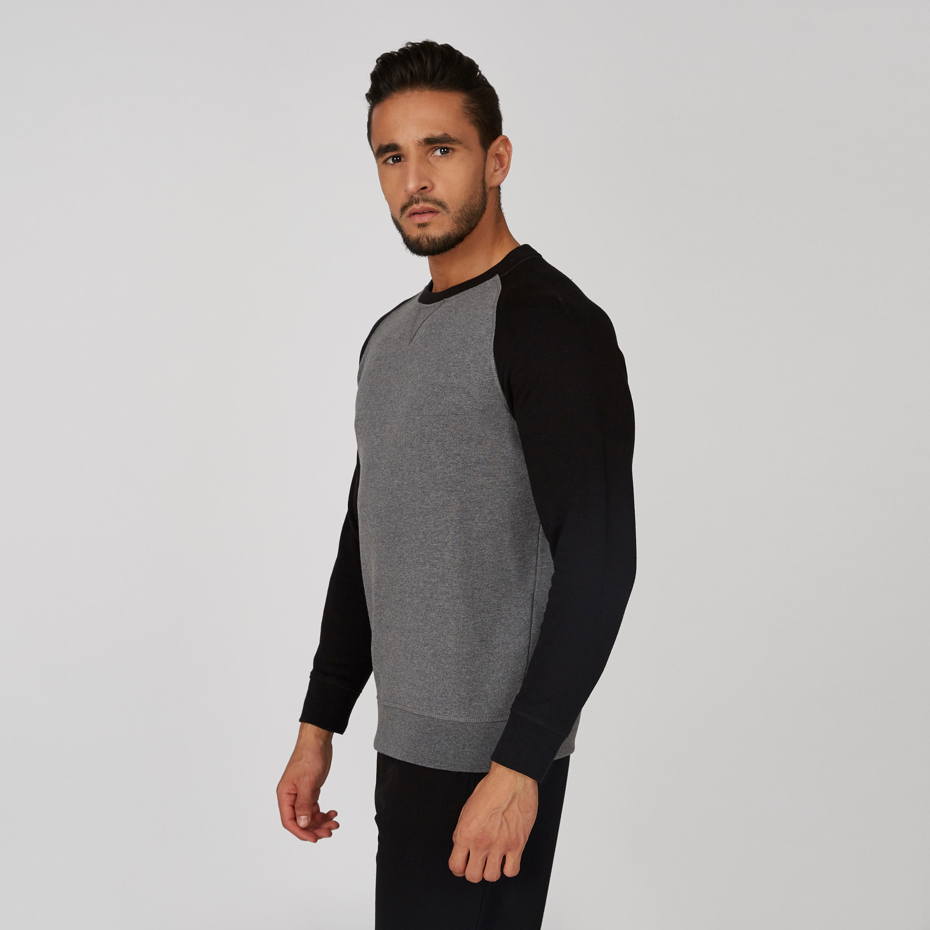 سويت شيرت مستدام بارز الملمس بياقة ضيّقة وأكمام مغايرة -men-winterwear-hoodiesandsweatshirts-image-3