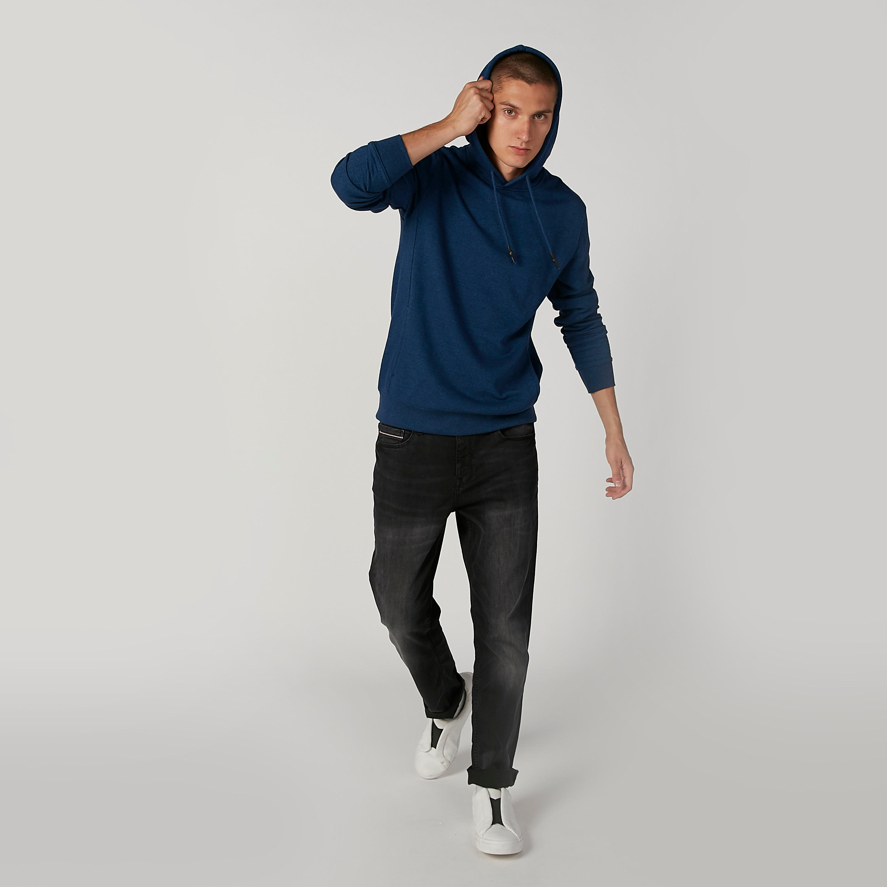 سويت شيرت مستدام سادة بأكمام طويلة وجيوب كنغر -men-winterwear-hoodiesandsweatshirts-image-4