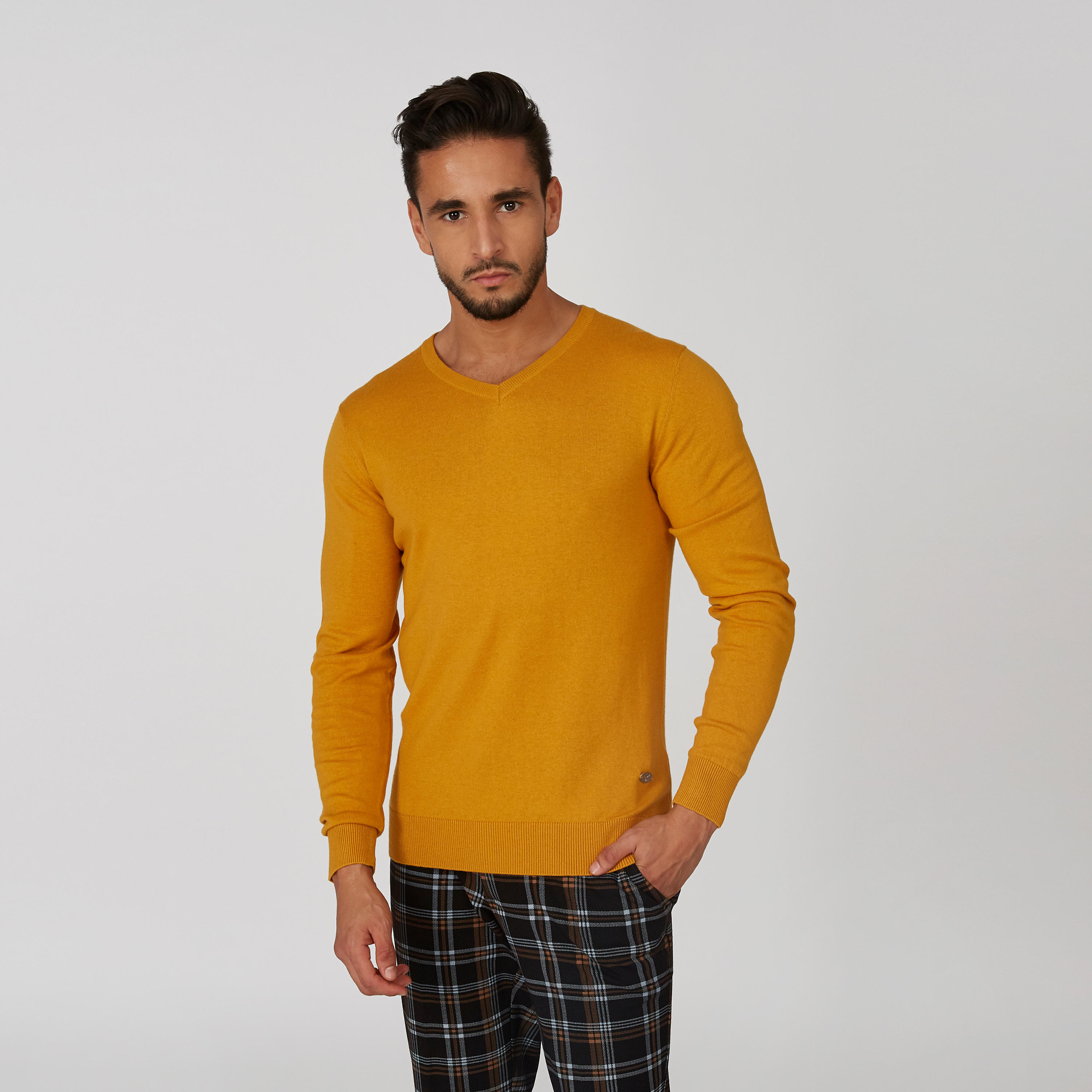 كنزة بارزة الملمس بياقة V وأكمام طويلة-men-clothing-sweatersandpullovers-image-1