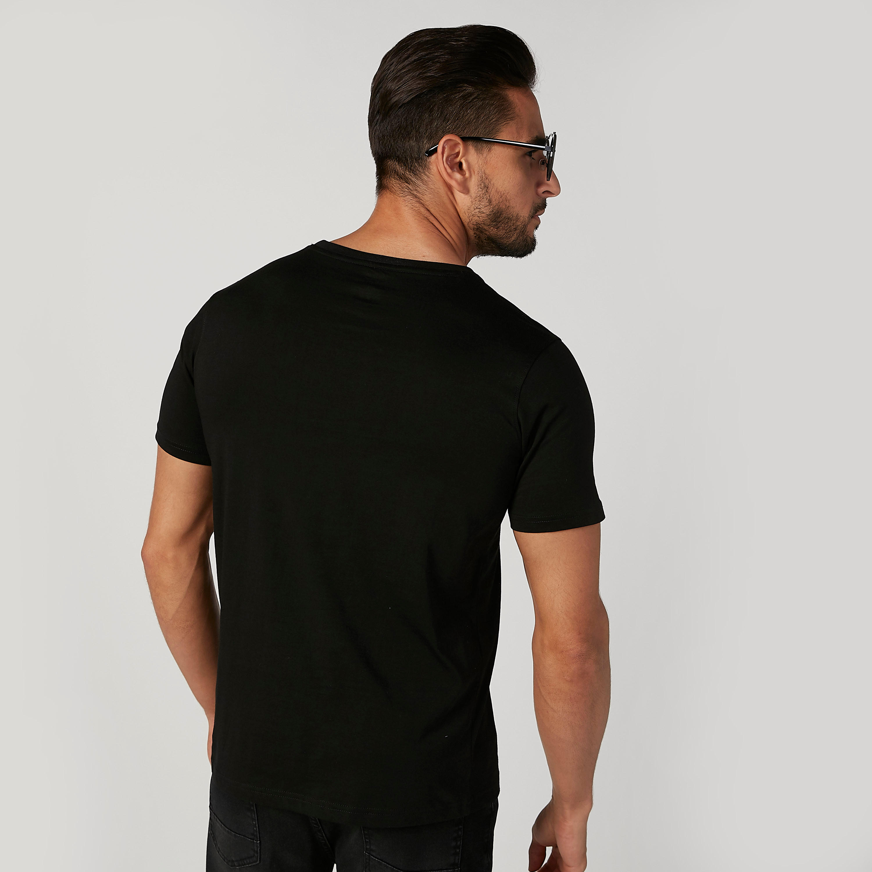 تيشيرت سليم بياقة مستديرة وأكمام قصيرة وطبعات-men-clothing-tshirtsandpolos-tshirts-image-2