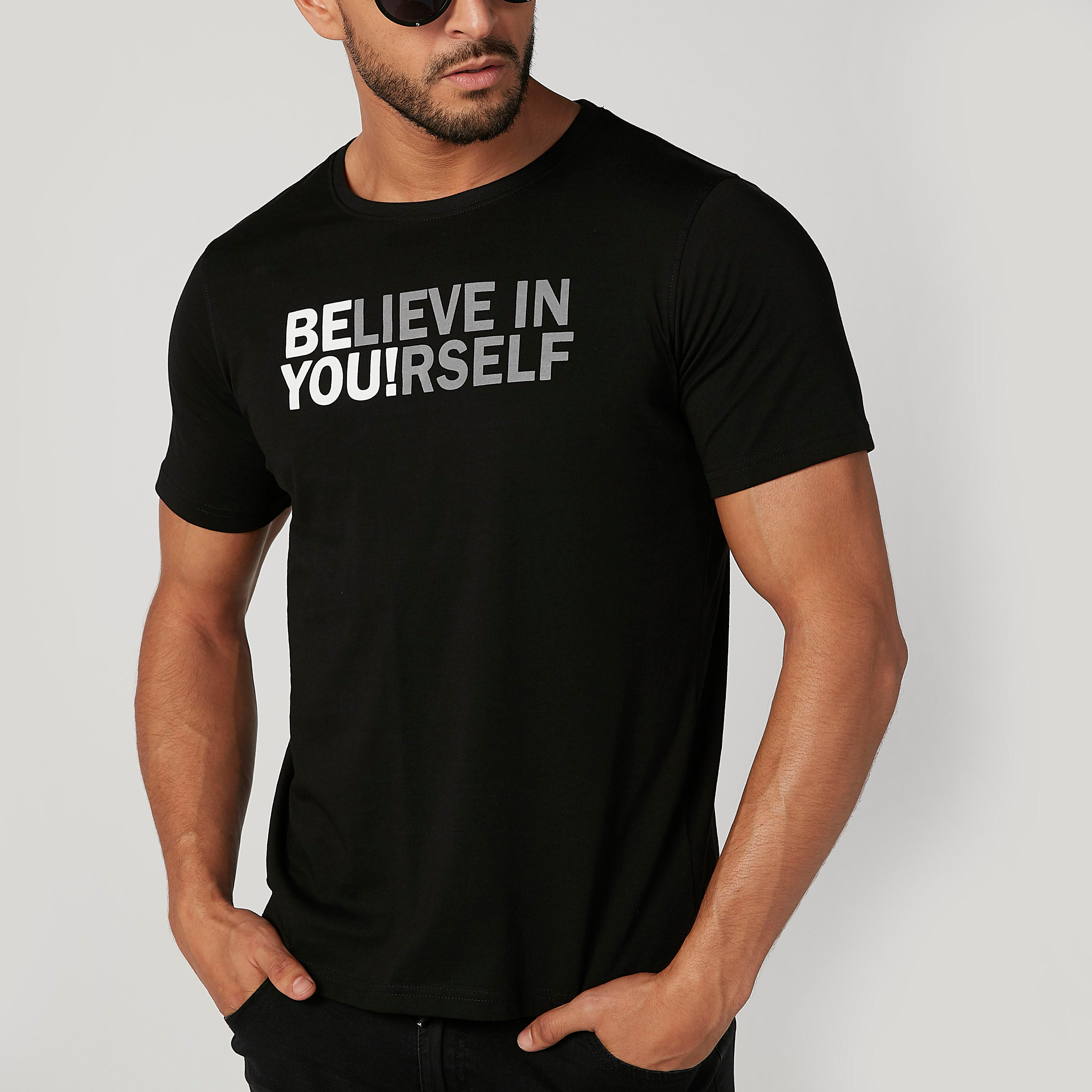 تيشيرت سليم بياقة مستديرة وأكمام قصيرة وطبعات-men-clothing-tshirtsandpolos-tshirts-image-3