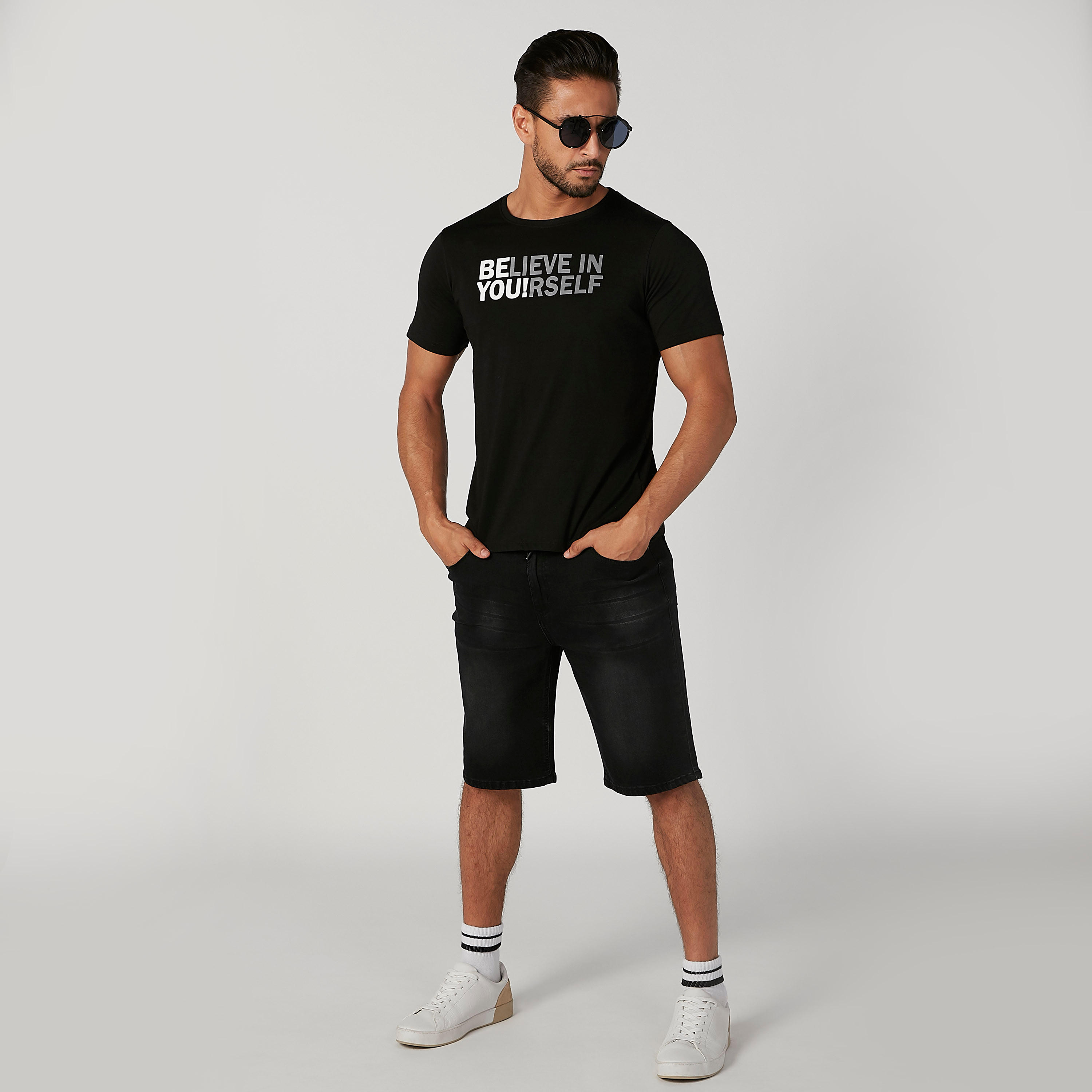تيشيرت سليم بياقة مستديرة وأكمام قصيرة وطبعات-men-clothing-tshirtsandpolos-tshirts-image-4
