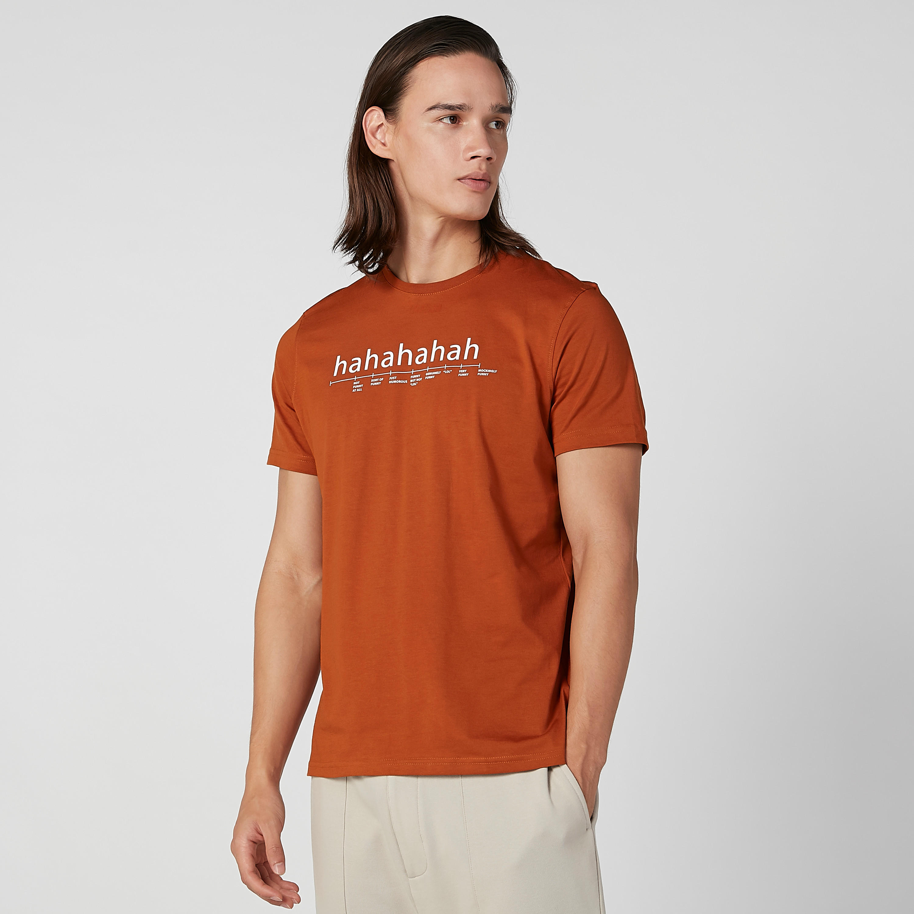 تيشيرت سليم بياقة ضيّقة وأكمام قصيرة وطبعات-men-clothing-tshirtsandpolos-tshirts-image-1