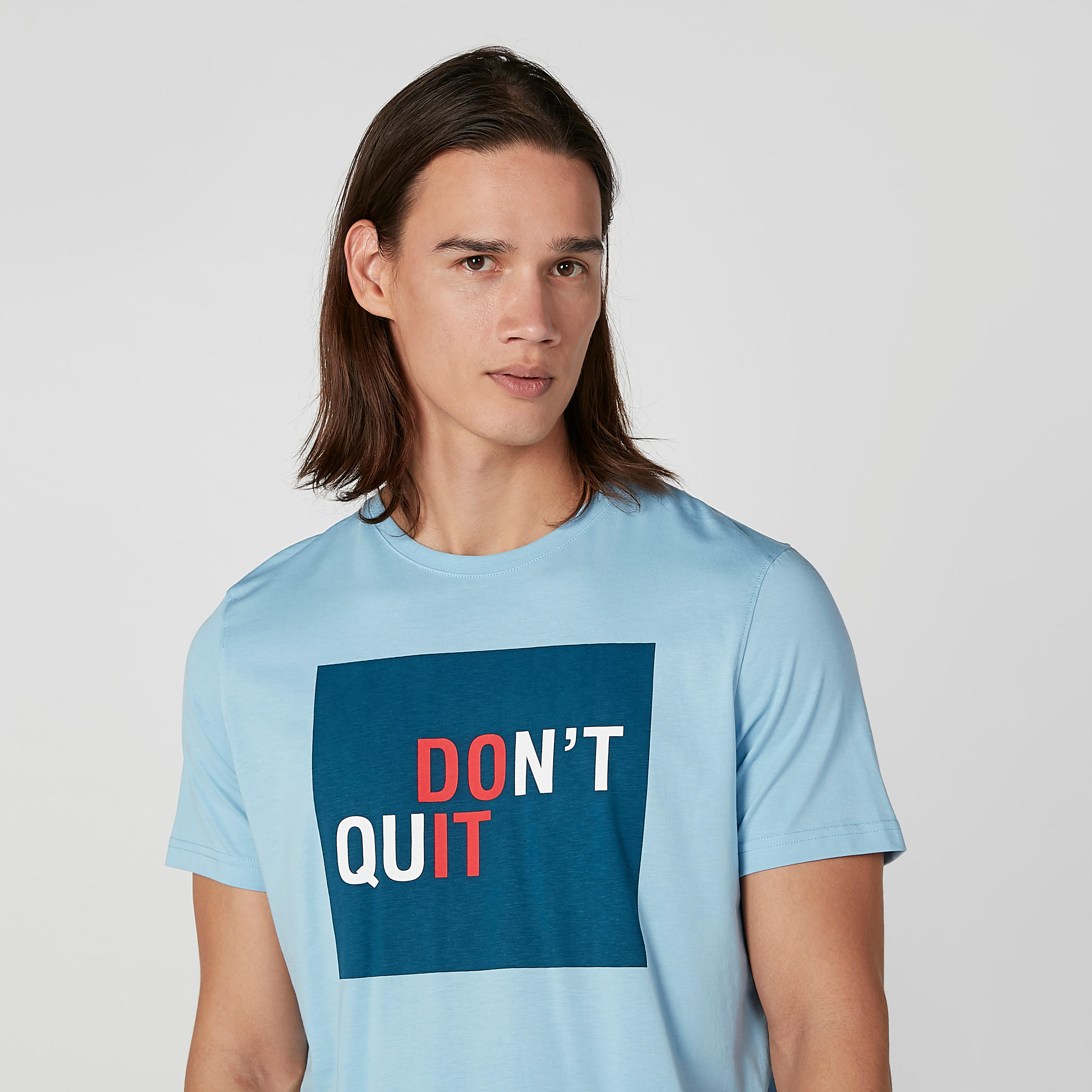 تيشيرت سليم بياقة مستديرة وأكمام قصيرة وطبعات-men-clothing-tshirtsandpolos-tshirts-image-1