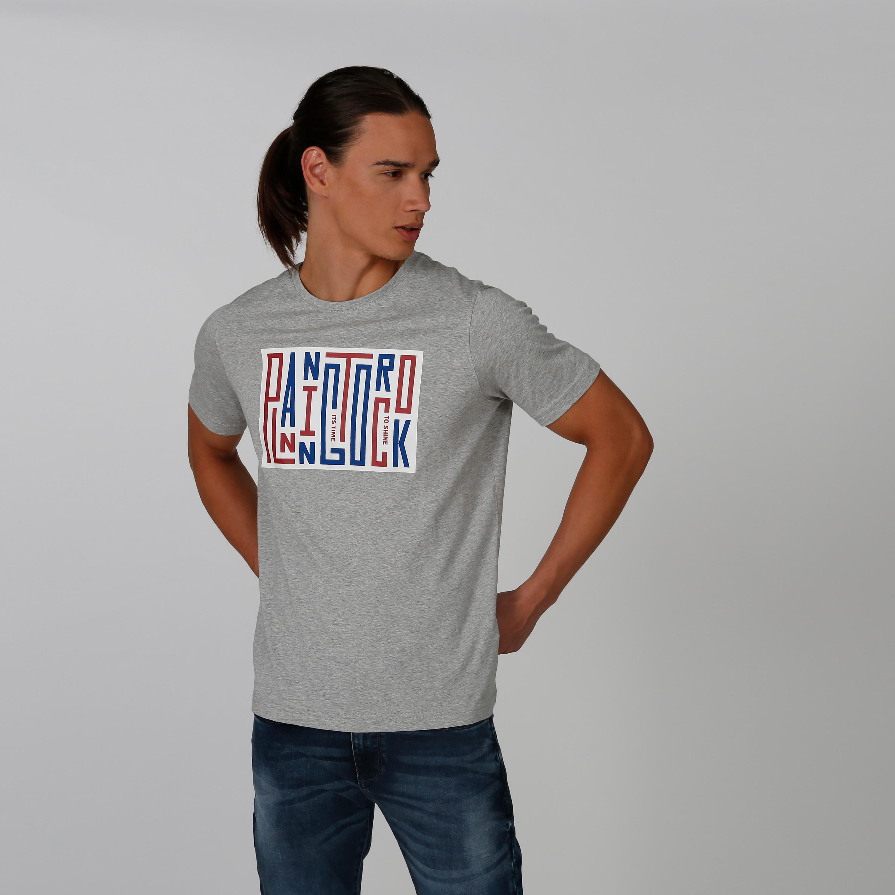 تيشيرت سليم بياقة ضيّقة وأكمام قصيرة وطبعات-men-clothing-tshirtsandpolos-tshirts-image-1