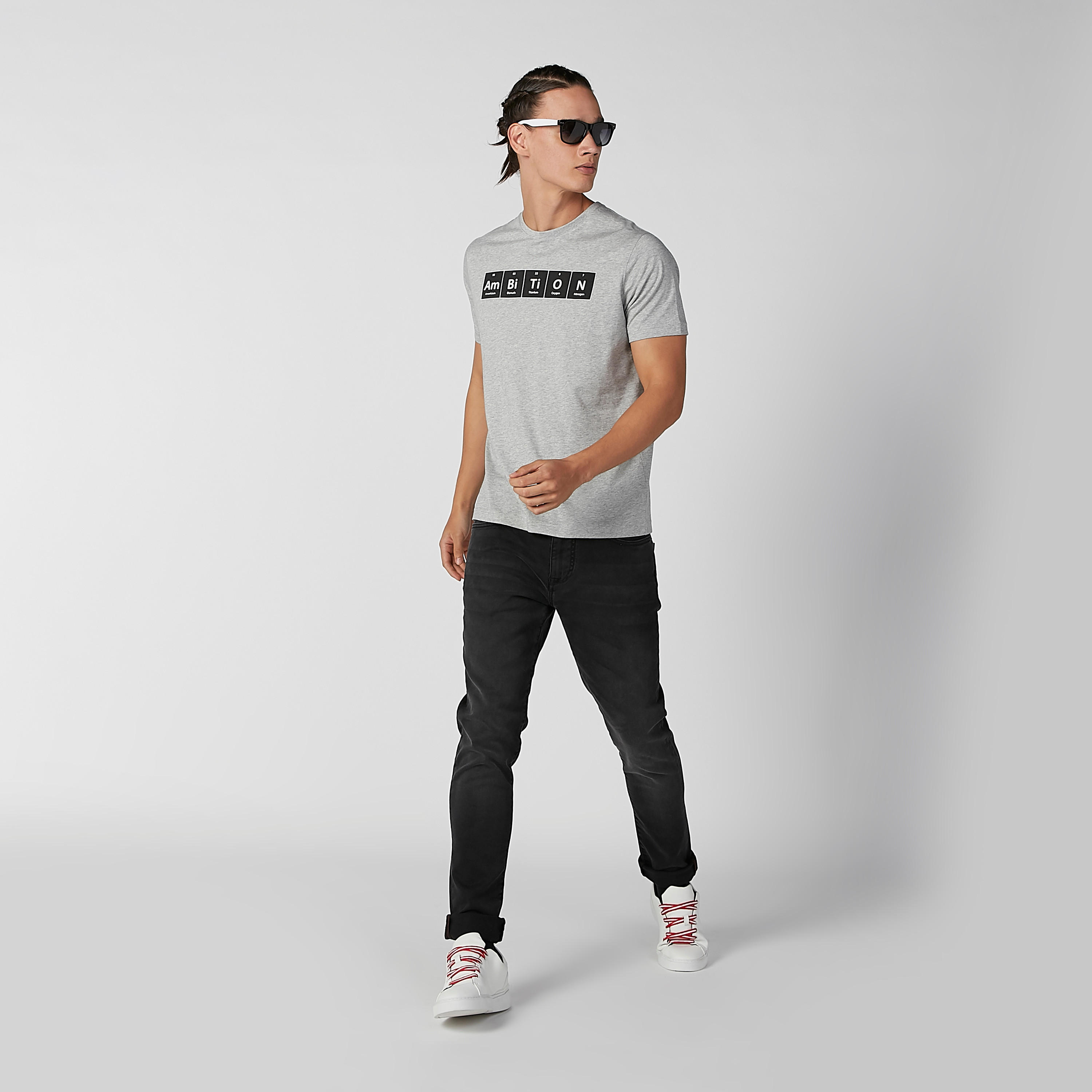 تيشيرت بياقة مستديرة وأكمام قصيرة وطبعات-men-clothing-tshirtsandpolos-tshirts-image-2