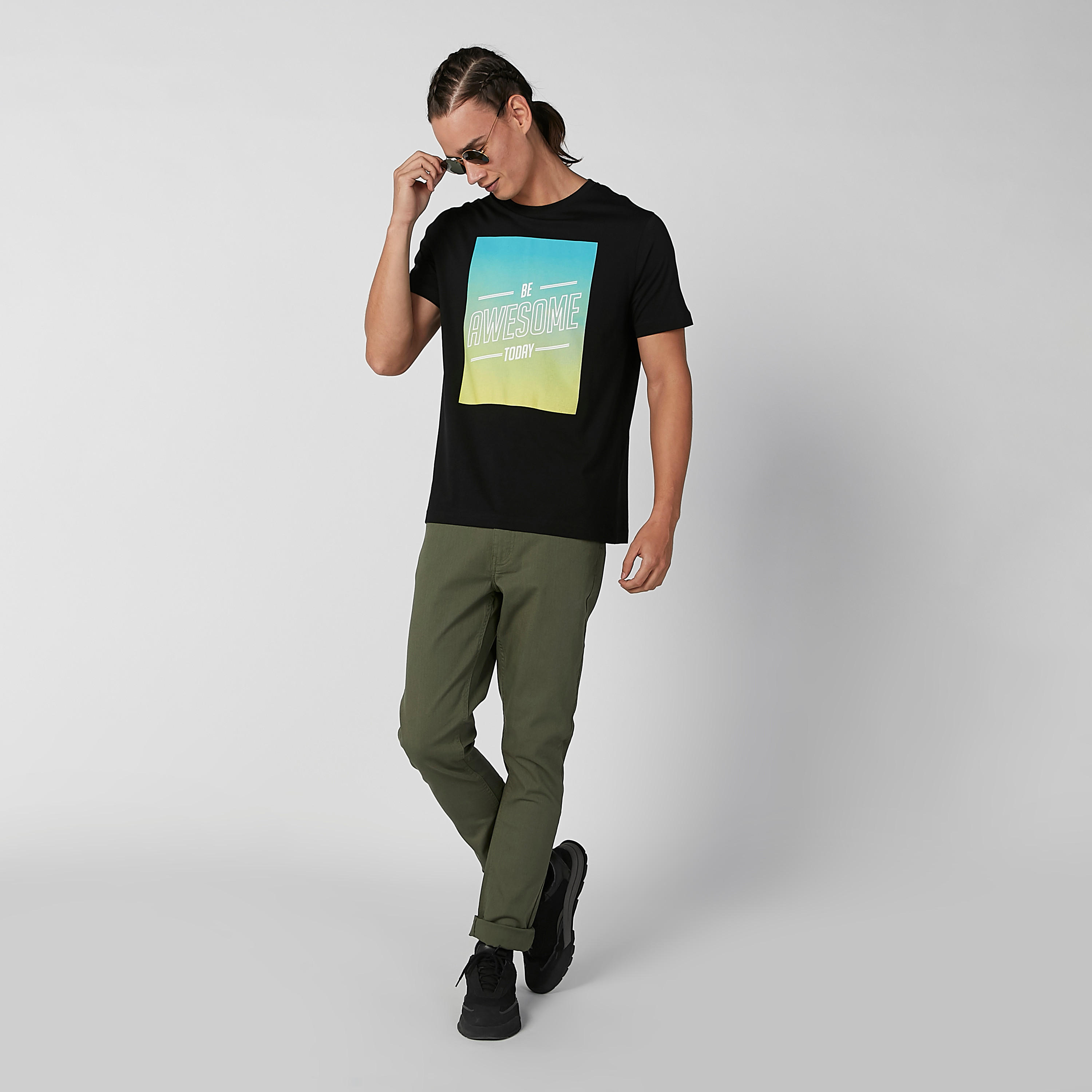 تيشيرت بياقة مستديرة وأكمام قصيرة وطبعات-men-clothing-tshirtsandpolos-tshirts-image-2