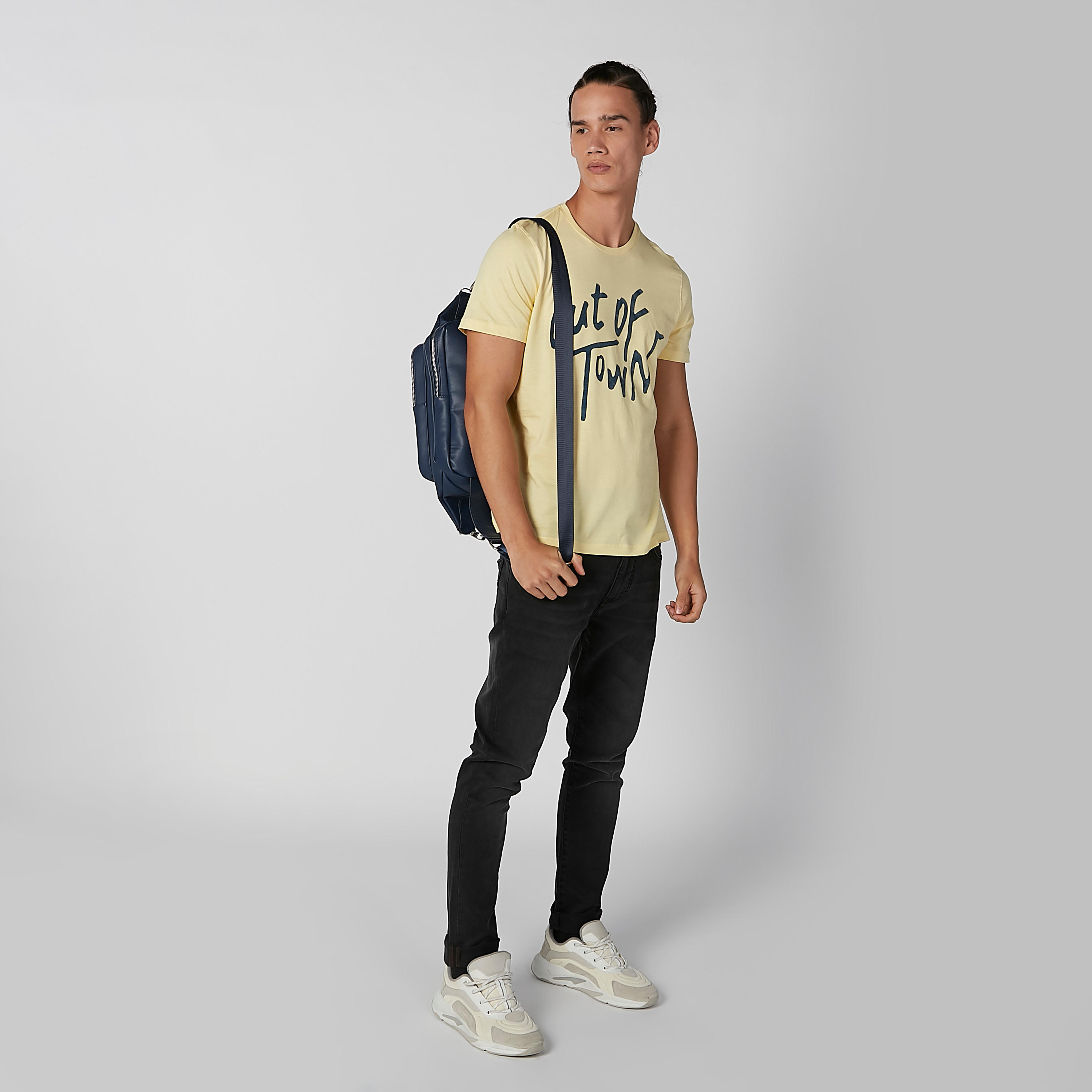 تيشيرت سليم بياقة مستديرة وأكمام قصيرة وطبعات-men-clothing-tshirtsandpolos-tshirts-image-2
