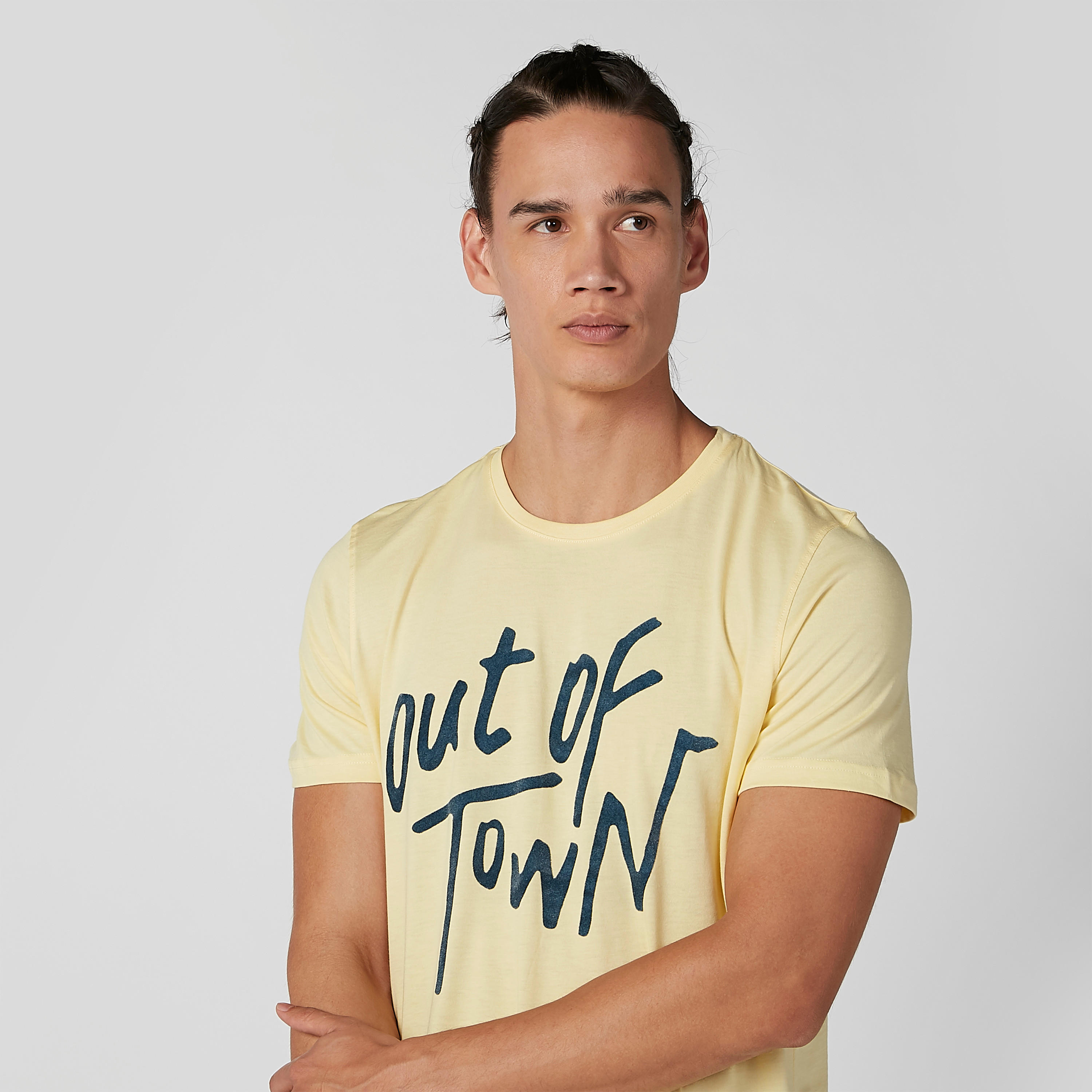 تيشيرت سليم بياقة مستديرة وأكمام قصيرة وطبعات-men-clothing-tshirtsandpolos-tshirts-image-3