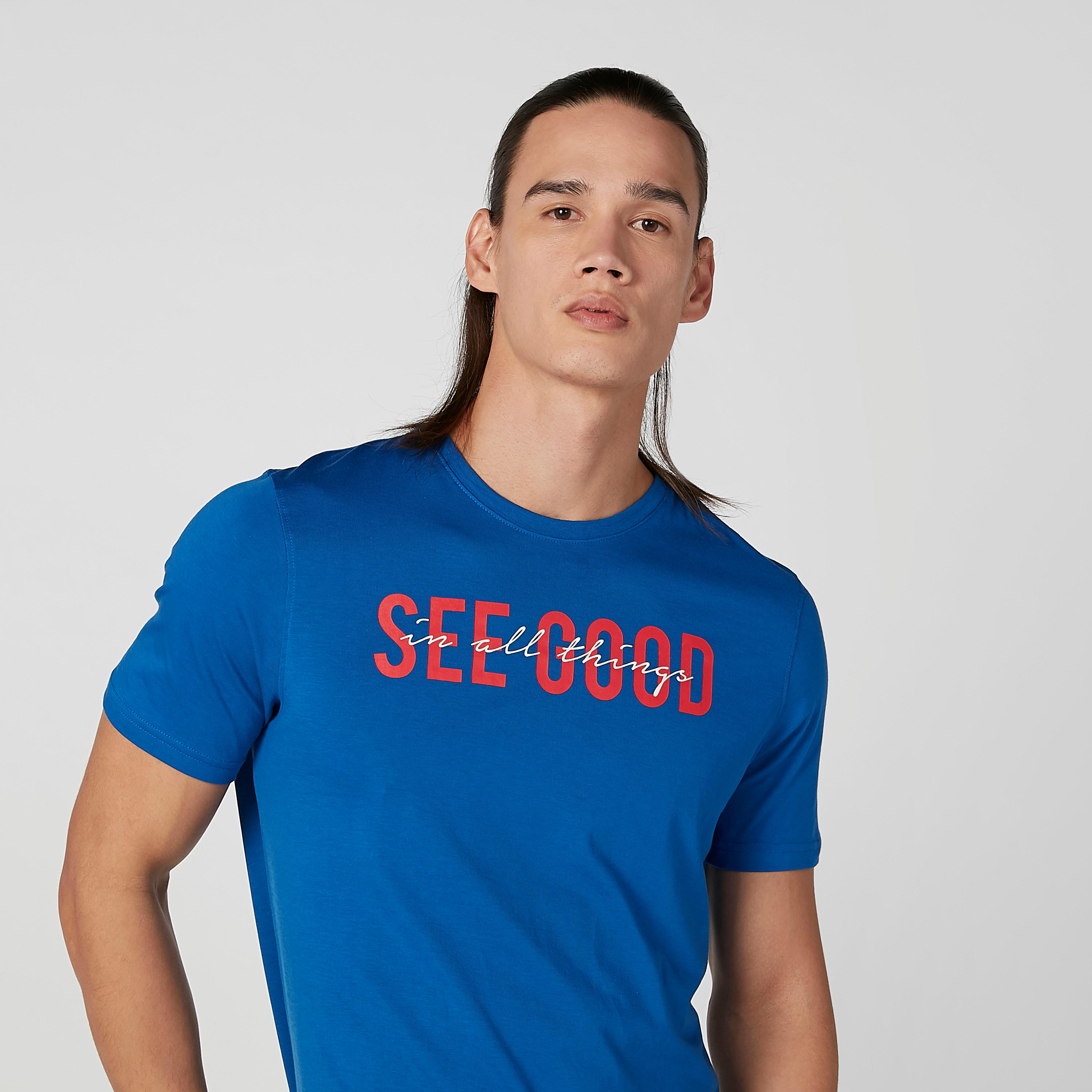 تيشيرت سليم بياقة ضيّقة وأكمام قصيرة وطبعات-men-clothing-tshirtsandpolos-tshirts-image-2