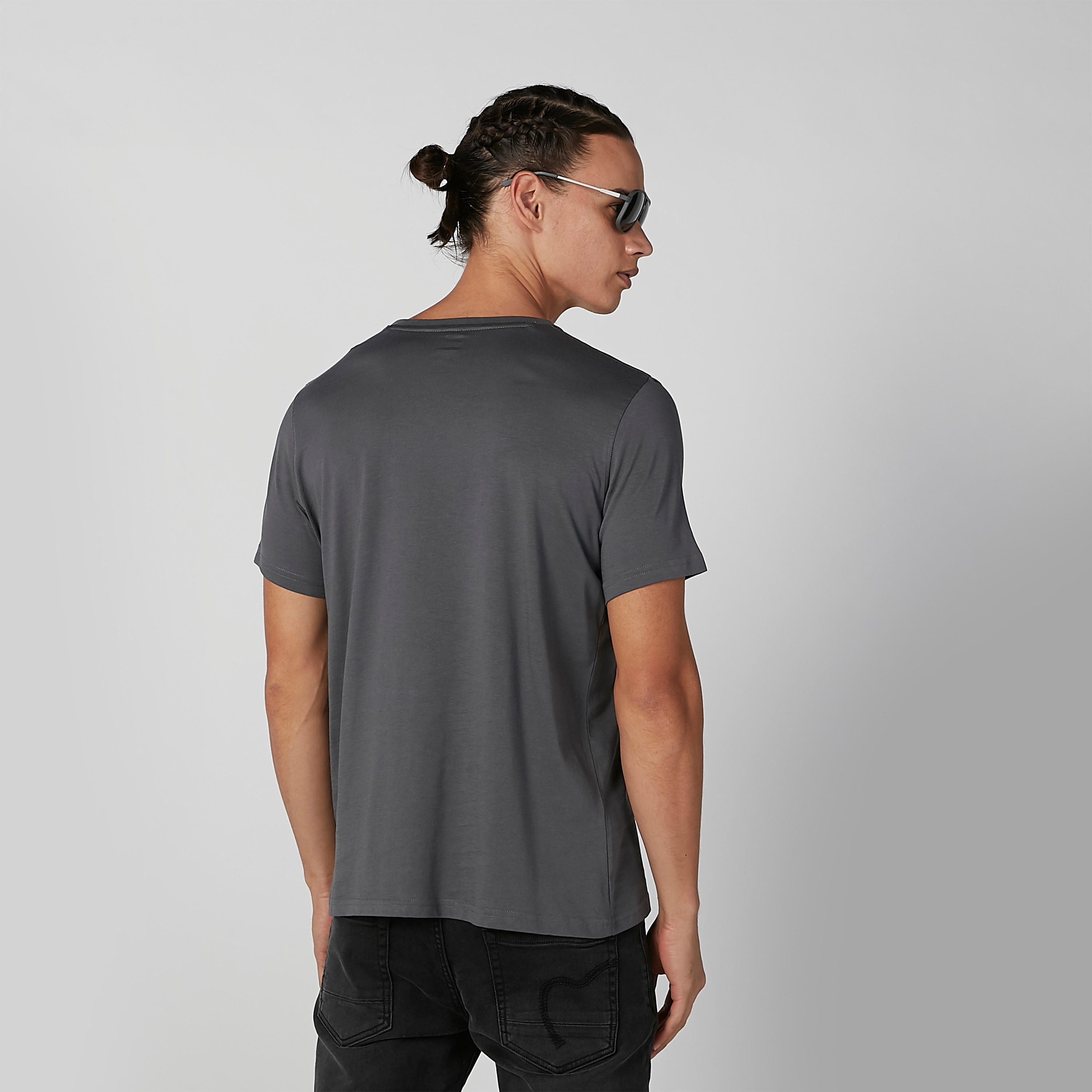 تيشيرت سليم بياقة مستديرة وأكمام قصيرة وطبعات-men-clothing-tshirtsandpolos-tshirts-image-3