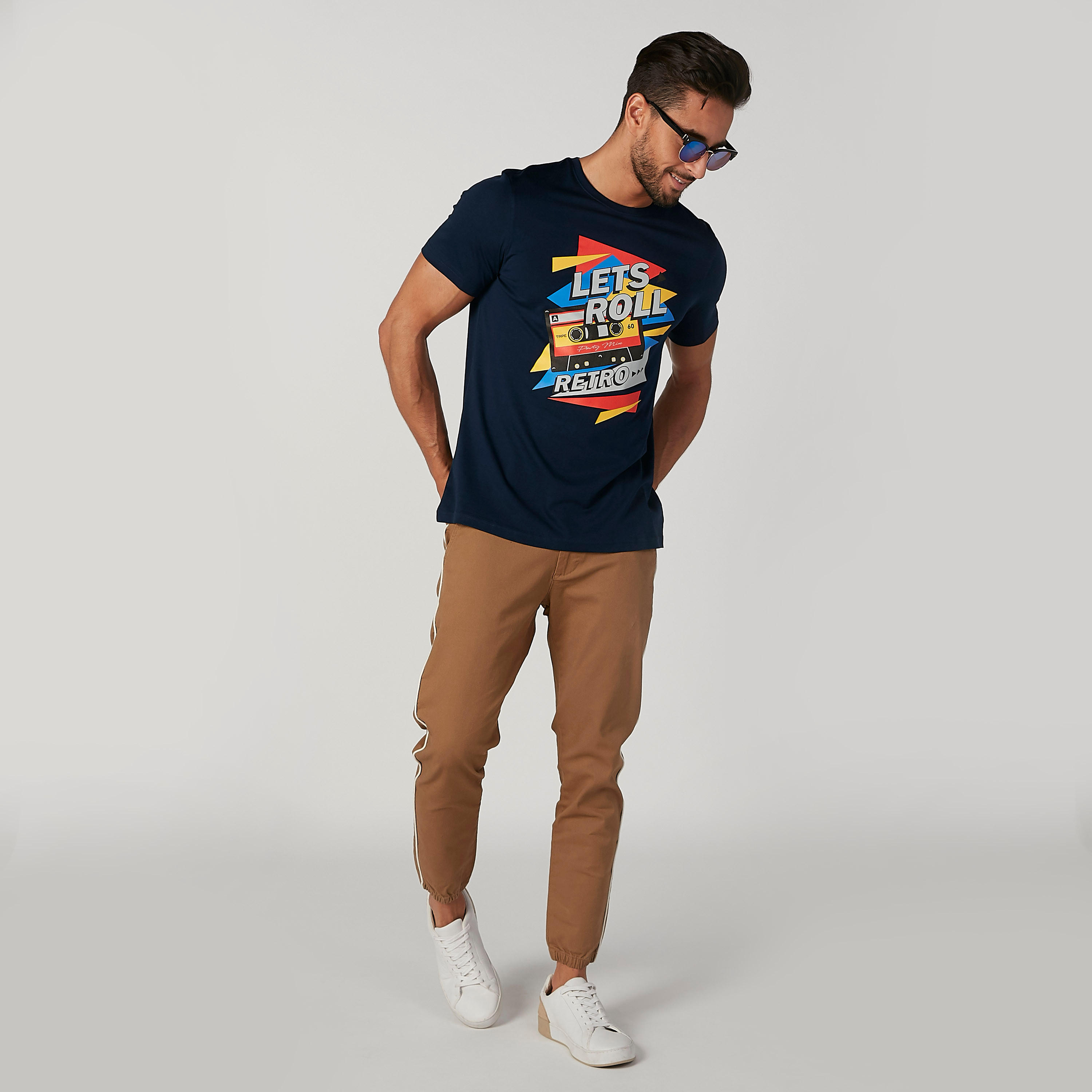 تيشيرت سليم بياقة مستديرة وأكمام قصيرة وطبعات-men-clothing-tshirtsandpolos-tshirts-image-3