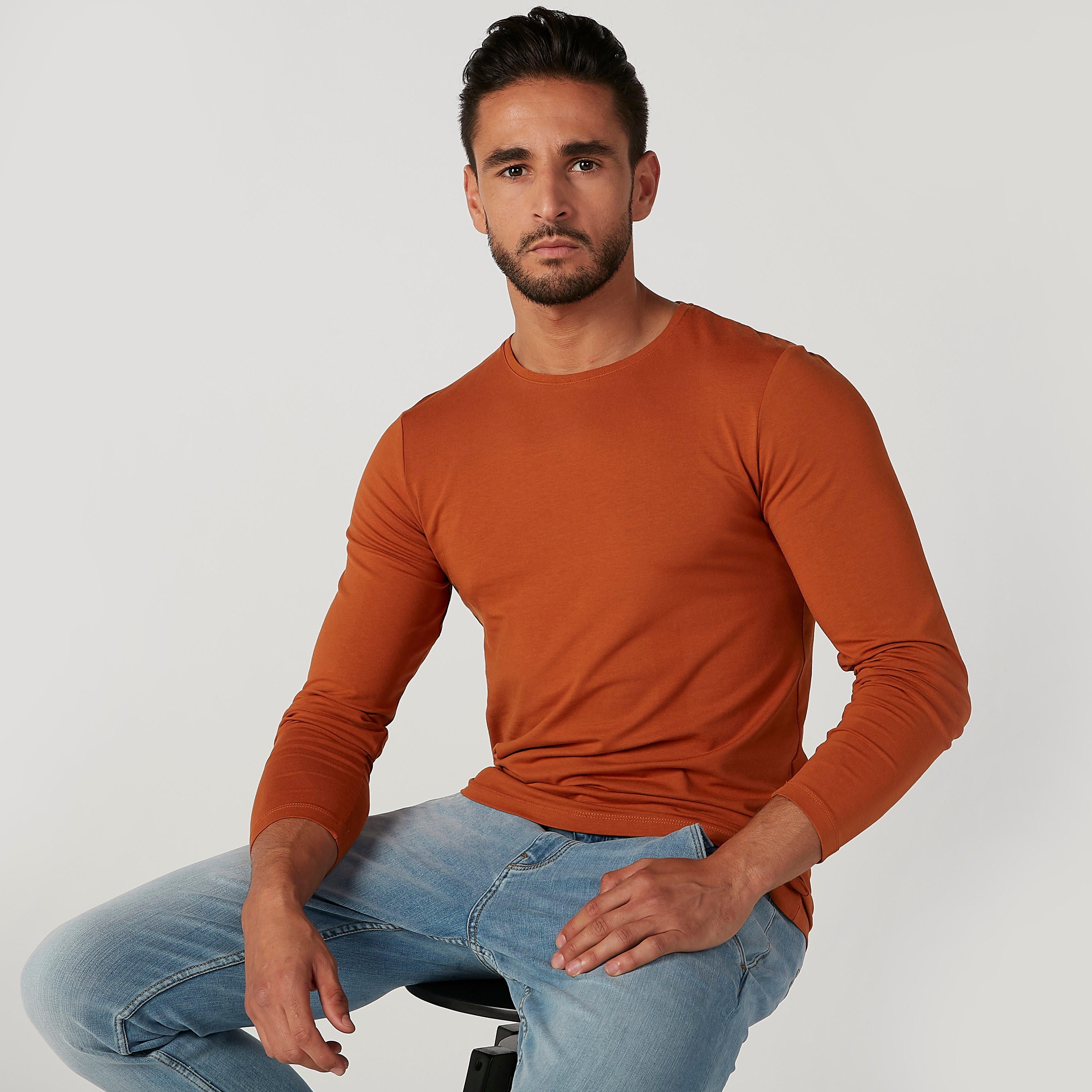 تيشيرت سادة بياقة مستديرة وأكمام طويلة-men-clothing-tshirtsandpolos-tshirts-image-1
