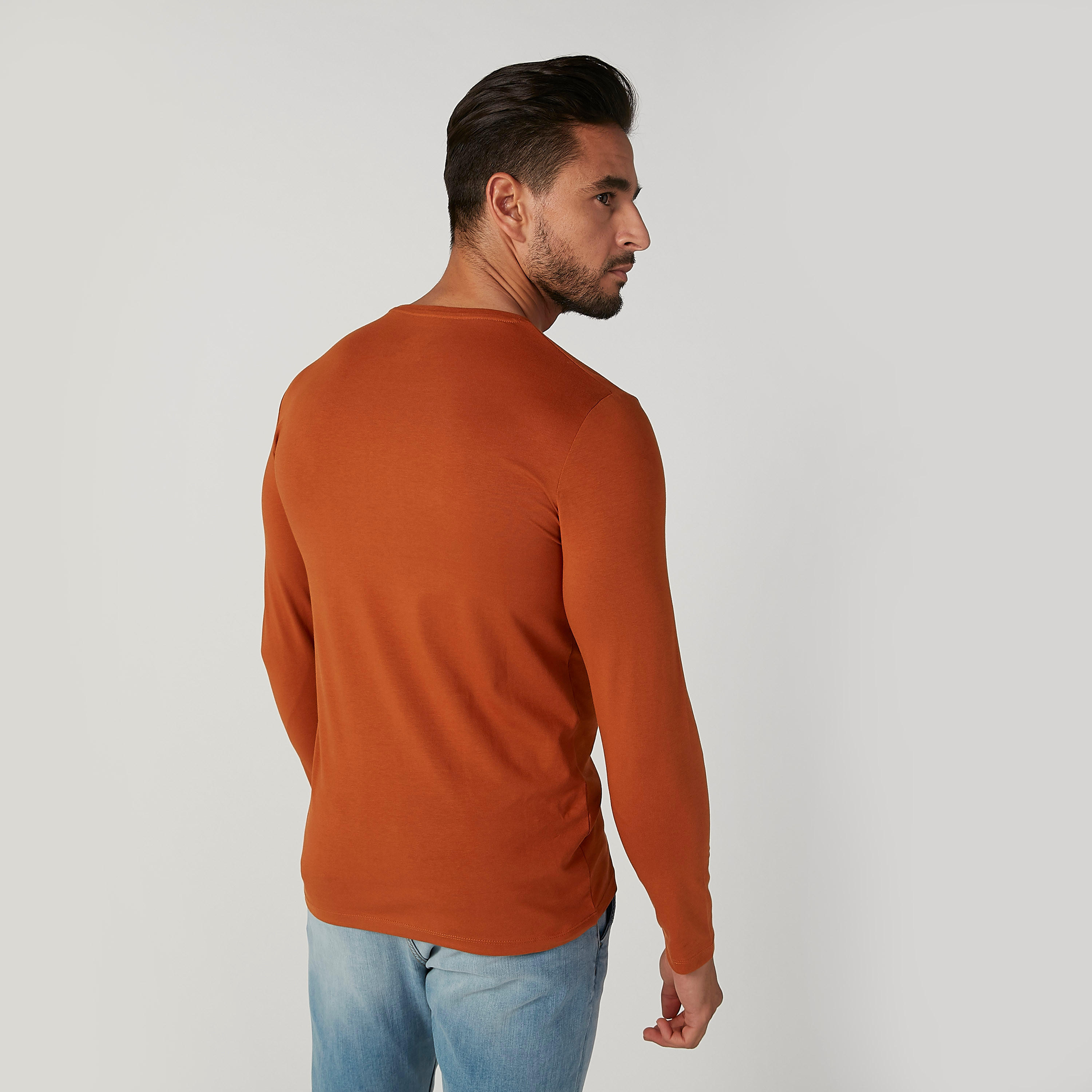 تيشيرت سادة بياقة مستديرة وأكمام طويلة-men-clothing-tshirtsandpolos-tshirts-image-2