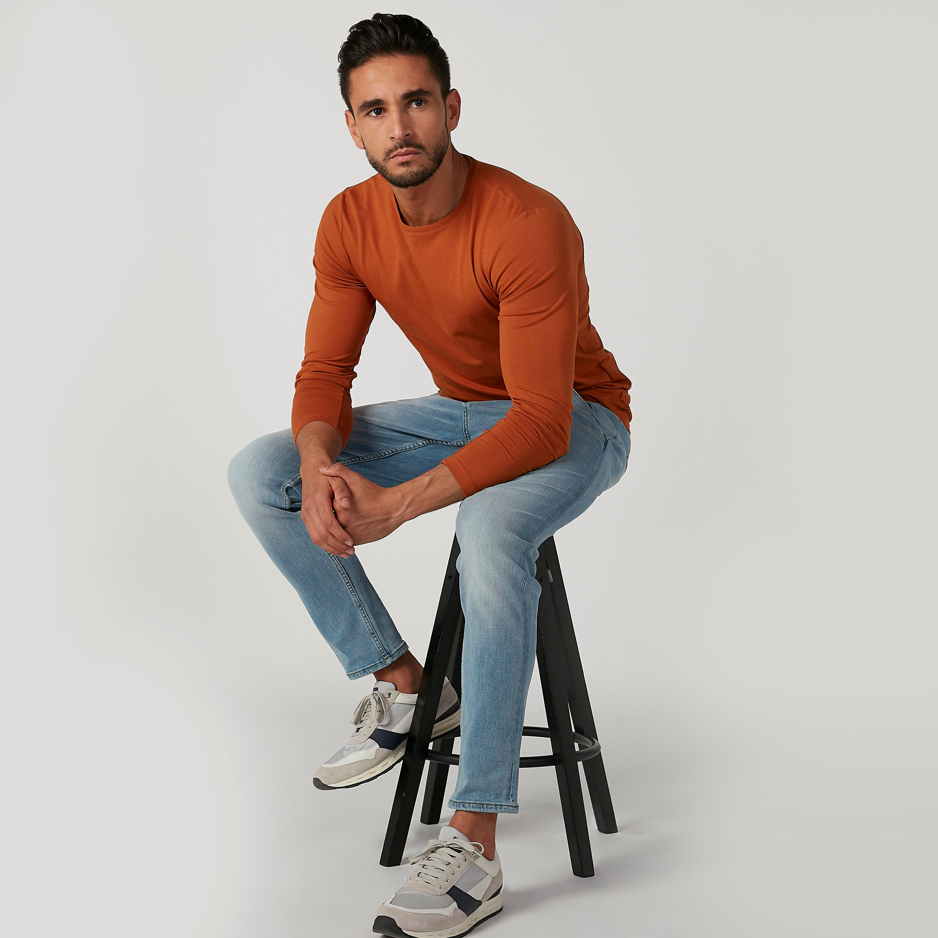 تيشيرت سادة بياقة مستديرة وأكمام طويلة-men-clothing-tshirtsandpolos-tshirts-image-3