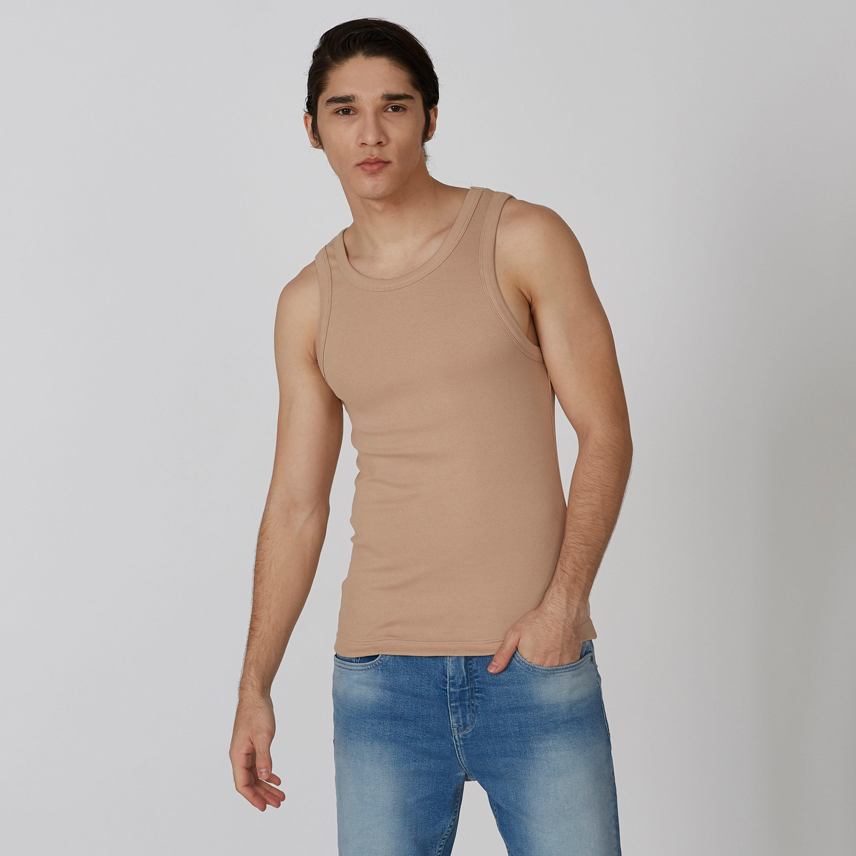 فيست بارز الملمس دون أكمام بياقة مستديرة-men-clothing-tshirtsandpolos-vests-image-1