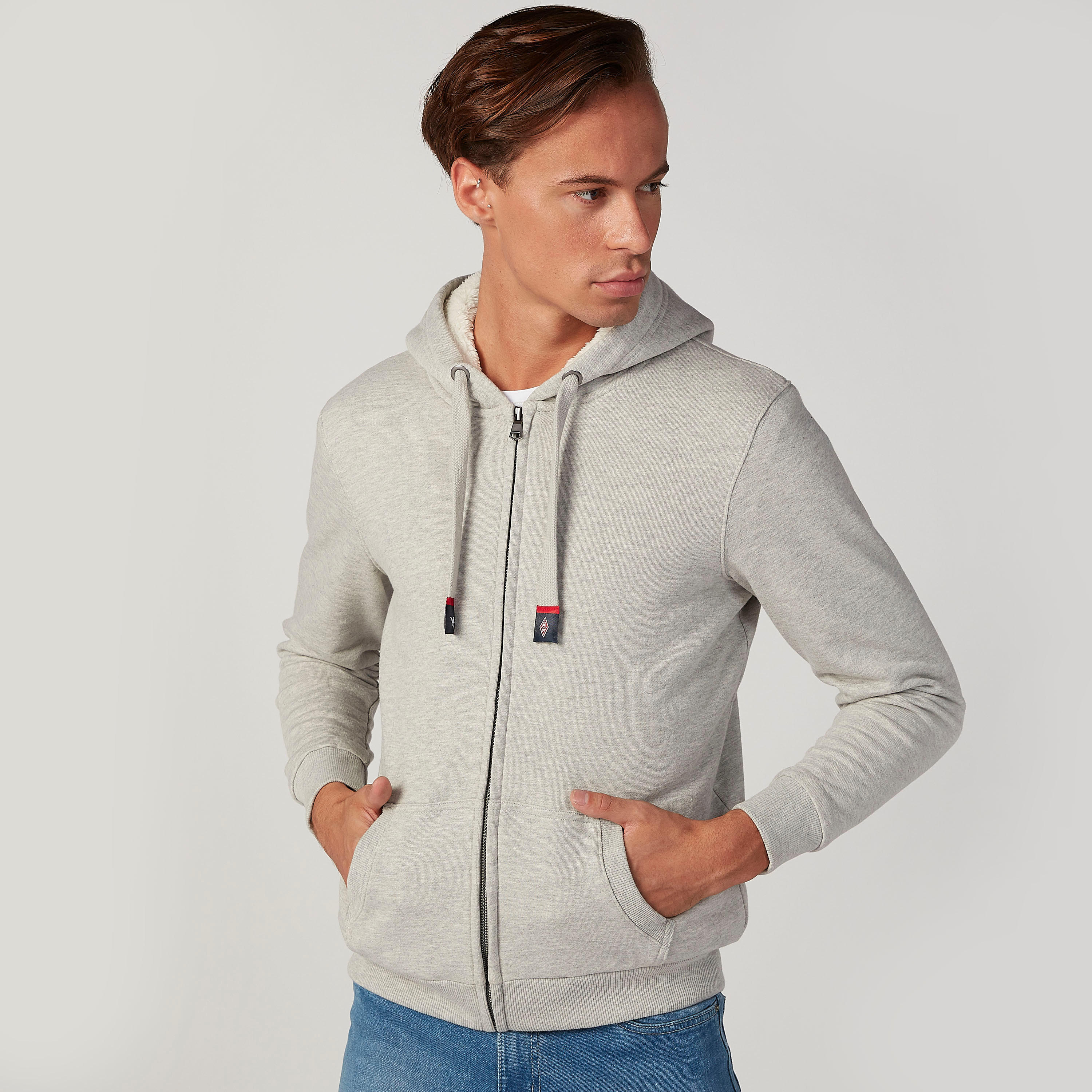 هودي سادة بأكمام طويلة وجيوب-men-winterwear-hoodiesandsweatshirts-image-1