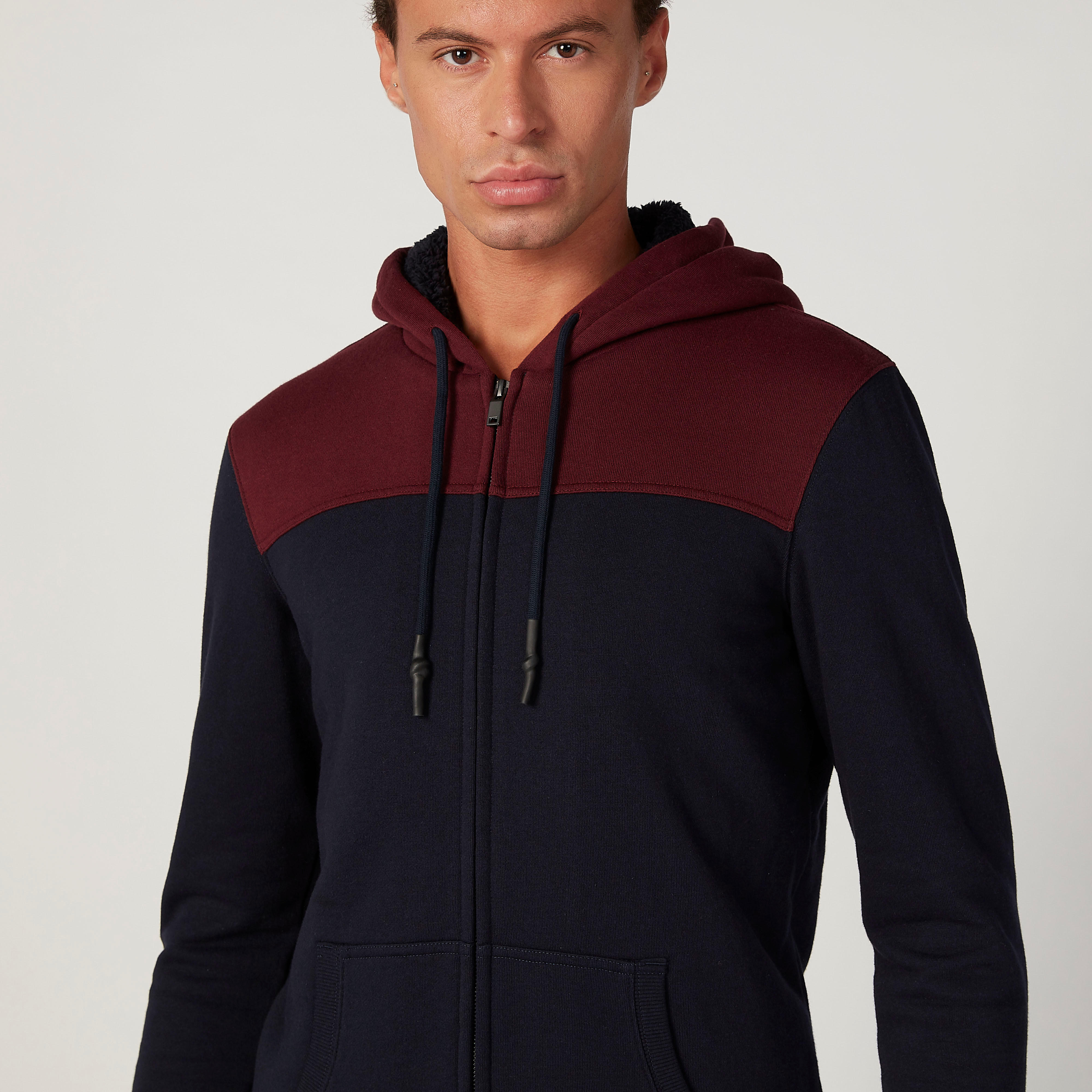 جاكيت بارز الملمس بقبّعة وأكمام طويلة-men-clothing-jacketsandblazers-jackets-image-3