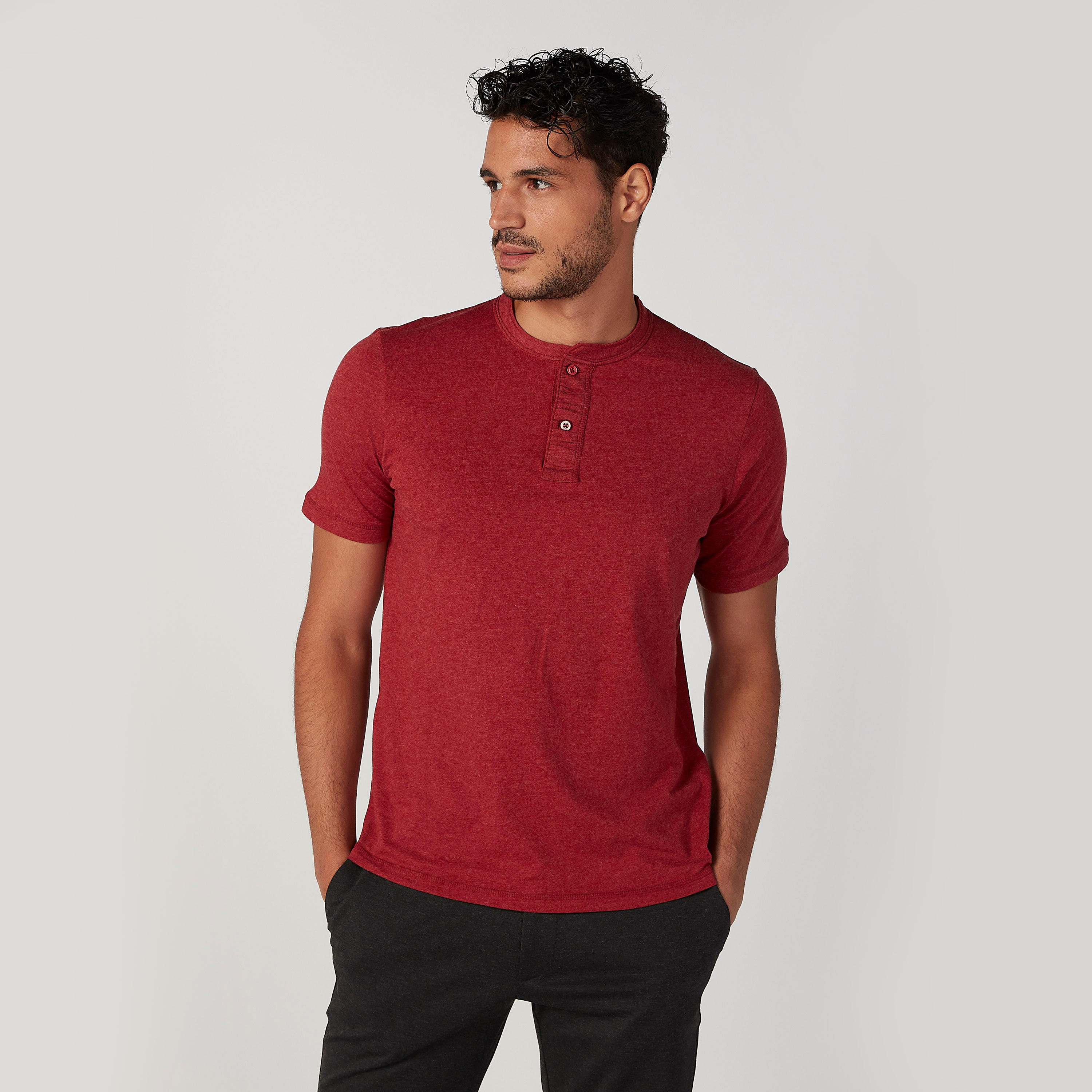تيشيرت سادة بياقة هينلي وأكمام قصيرة-men-clothing-tshirtsandpolos-tshirts-image-4