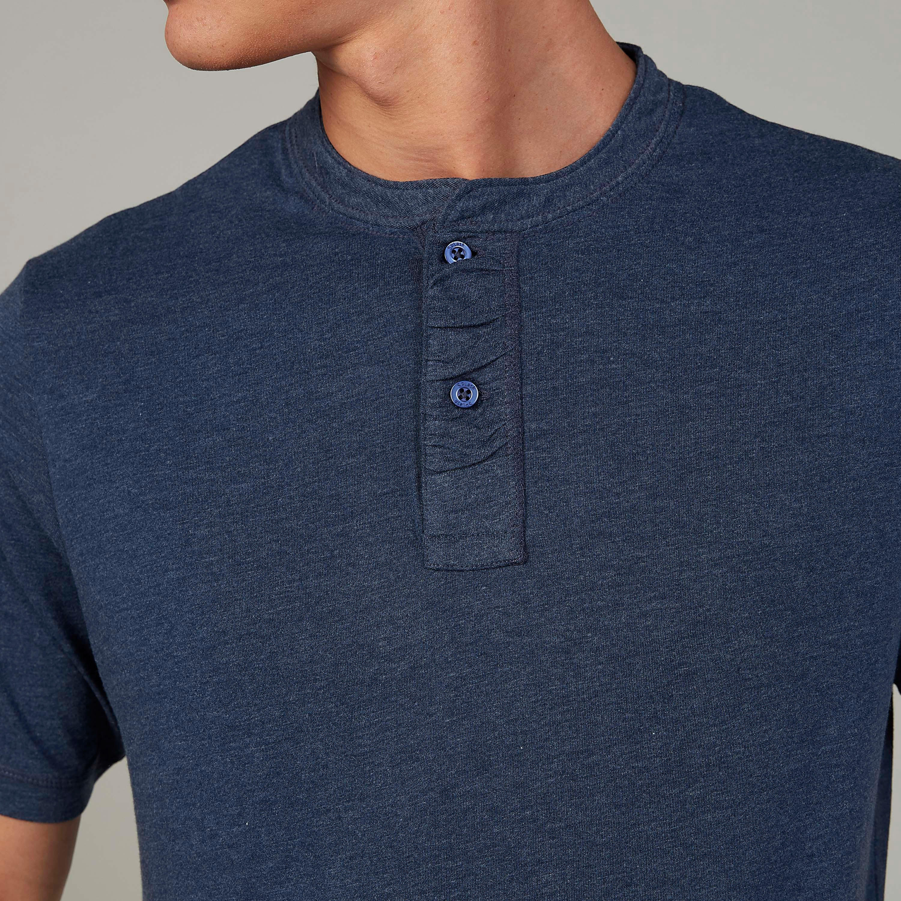 تيشيرت بارز الملمس بياقة هينلي وأكمام قصيرة-men-clothing-tshirtsandpolos-tshirts-image-3