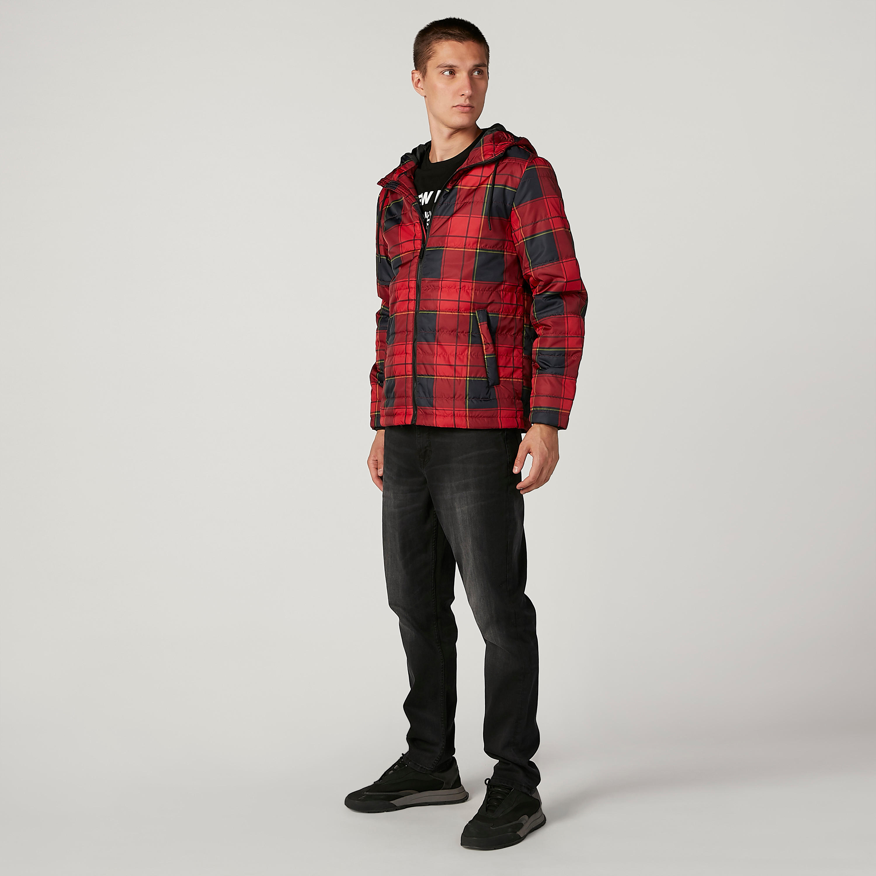 تيشيرت سليم بياقة ضيّقة وأكمام قصيرة وطبعات-men-clothing-tshirtsandpolos-tshirts-image-2