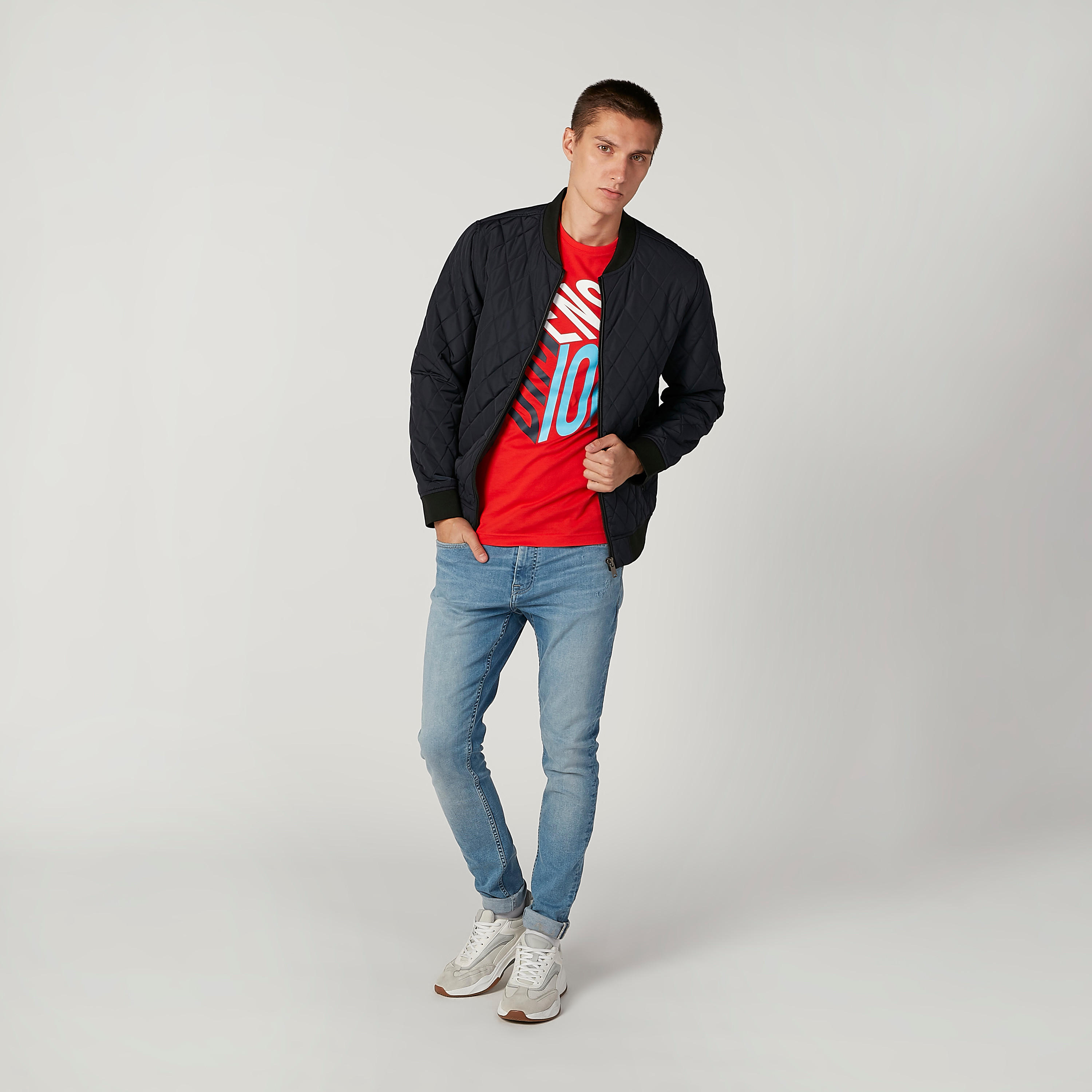 تيشيرت سليم بياقة ضيّقة وأكمام قصيرة وطبعات-men-clothing-tshirtsandpolos-tshirts-image-2