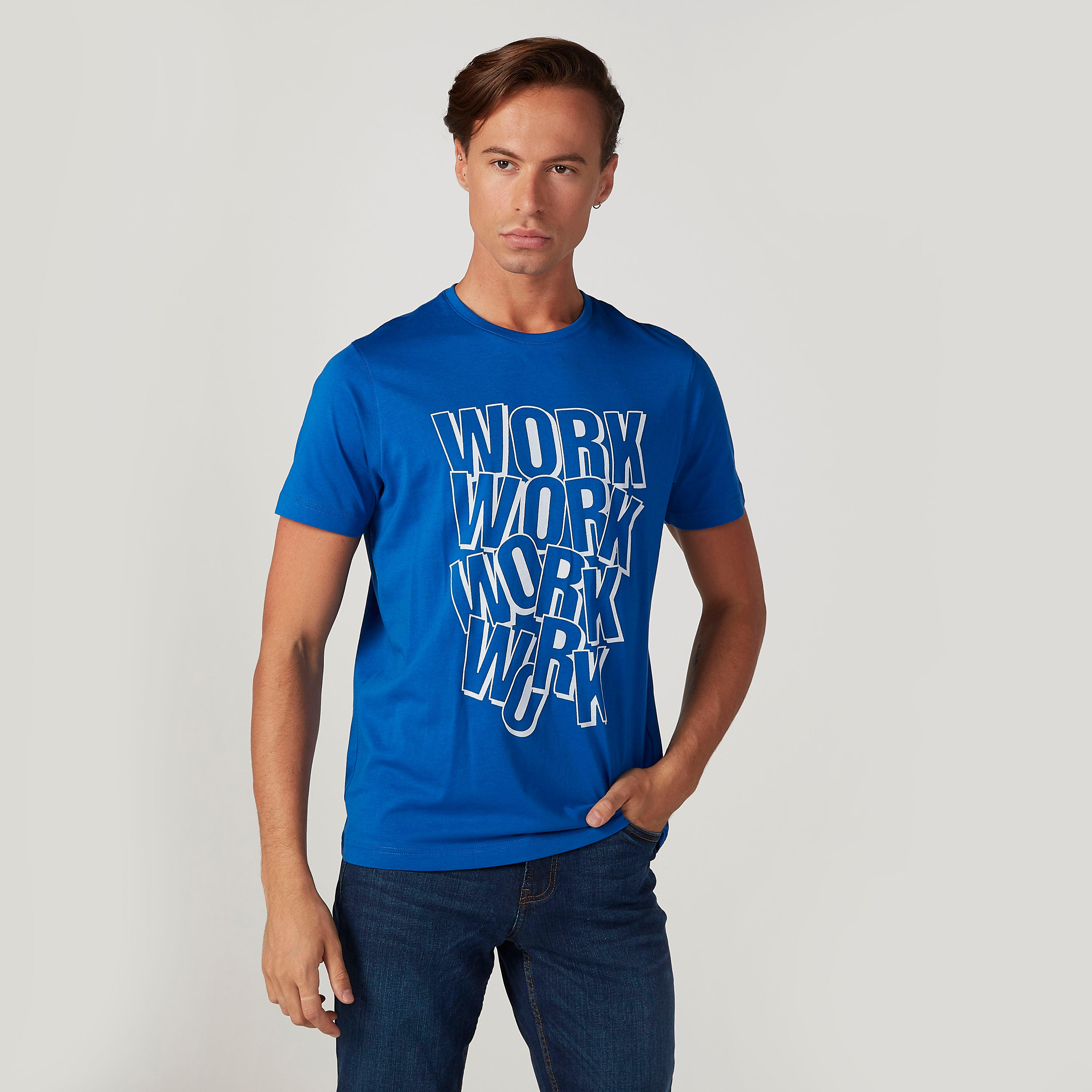 تيشيرت سليم فيت بياقة ضيّقة وأكمام قصيرة وطبعات-men-clothing-tshirtsandpolos-tshirts-image-4
