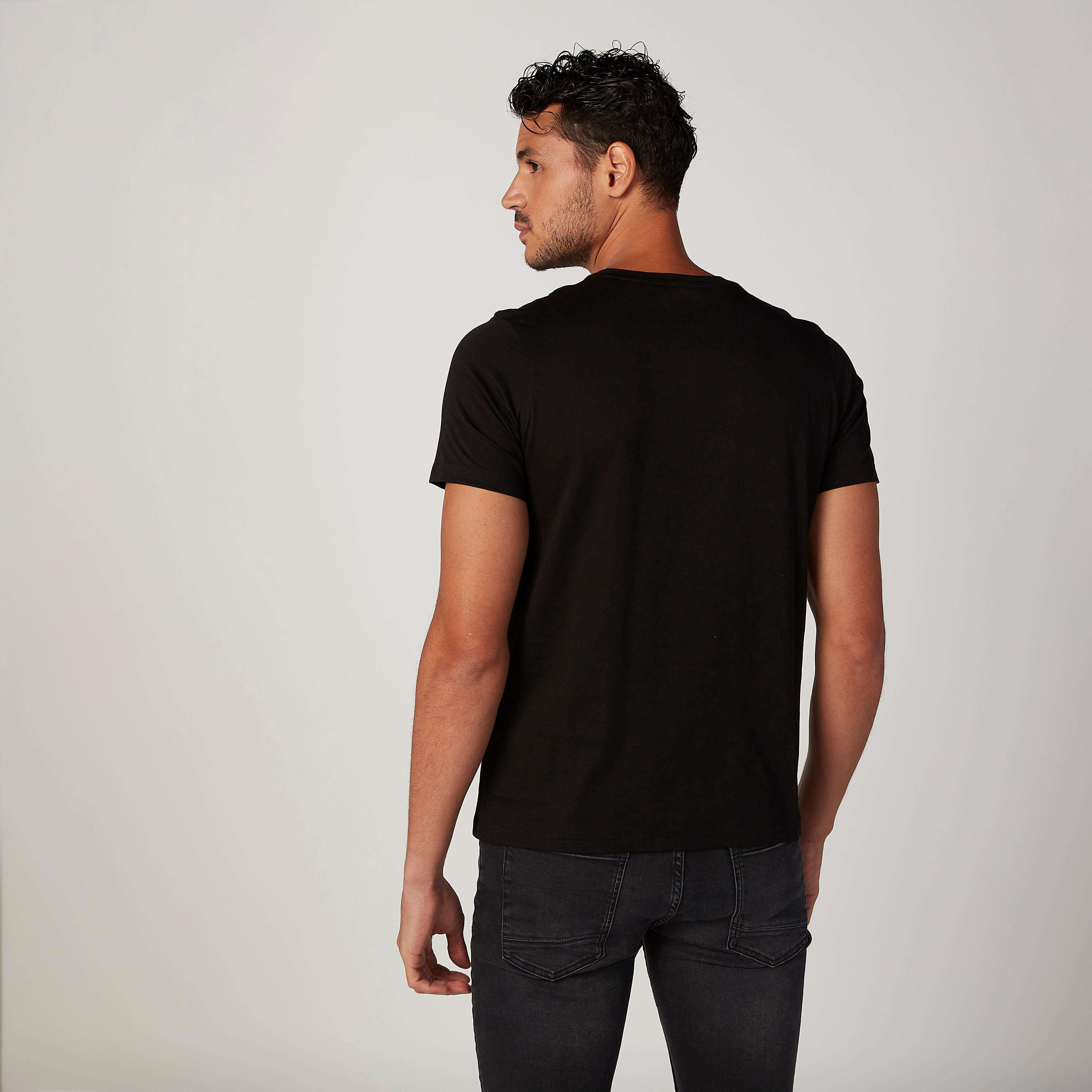 تيشيرت سليم فيت بياقة ضيّقة وأكمام قصيرة وطبعات-men-clothing-tshirtsandpolos-tshirts-image-4