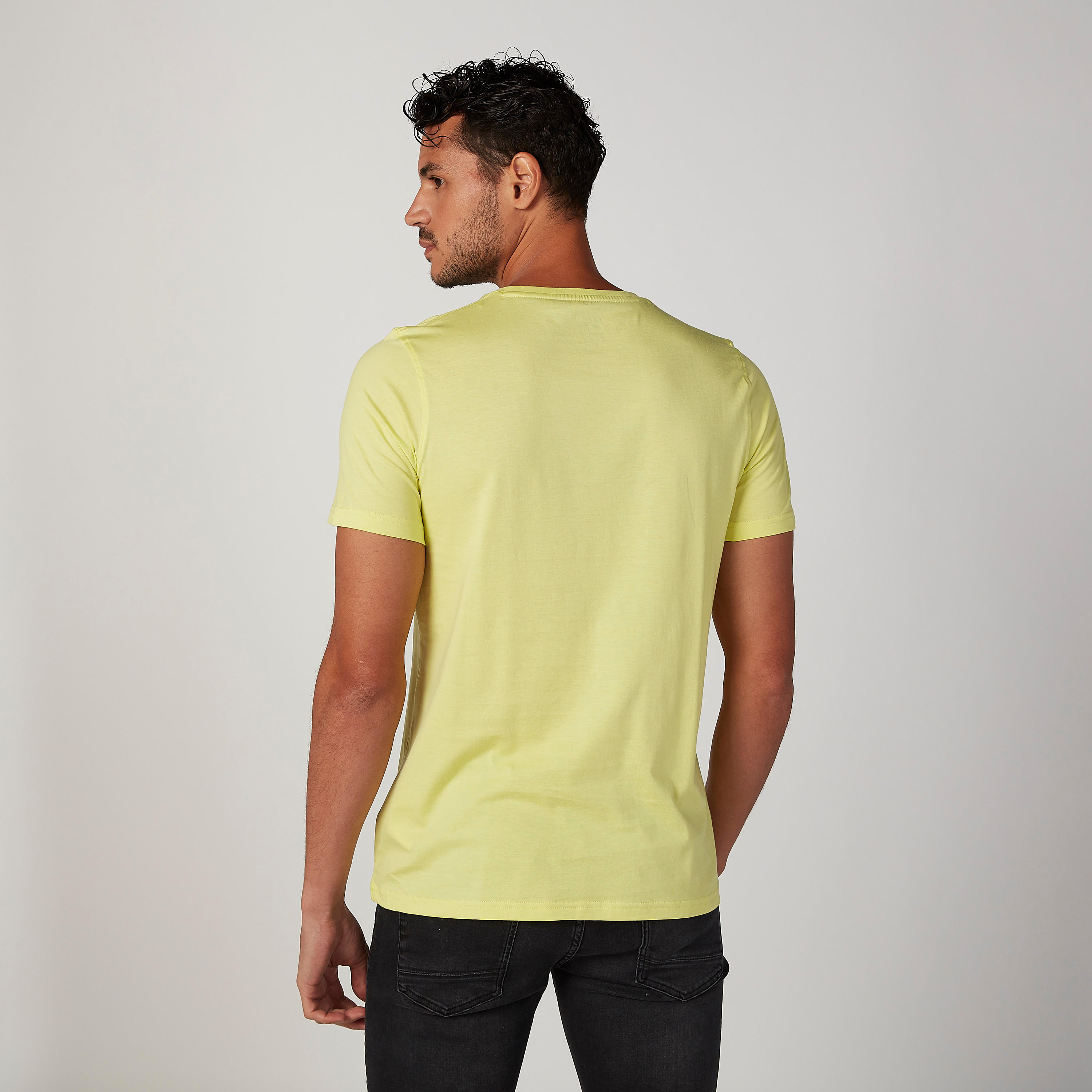 تيشيرت سليم فيت بياقة ضيّقة وأكمام قصيرة وطبعات-men-clothing-tshirtsandpolos-tshirts-image-4