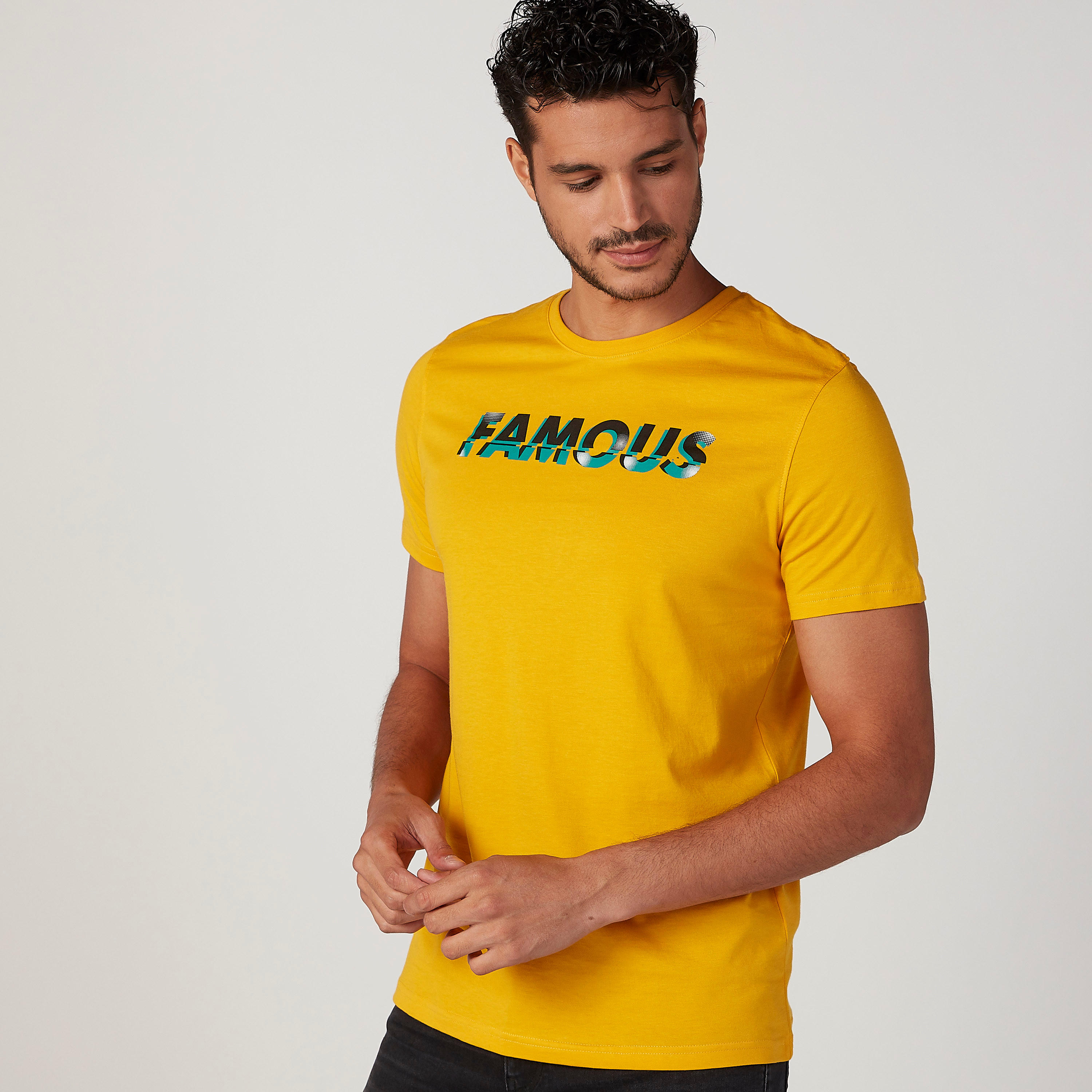 تيشيرت سليم بياقة ضيّقة وأكمام قصيرة وطبعات-men-clothing-tshirtsandpolos-tshirts-image-1