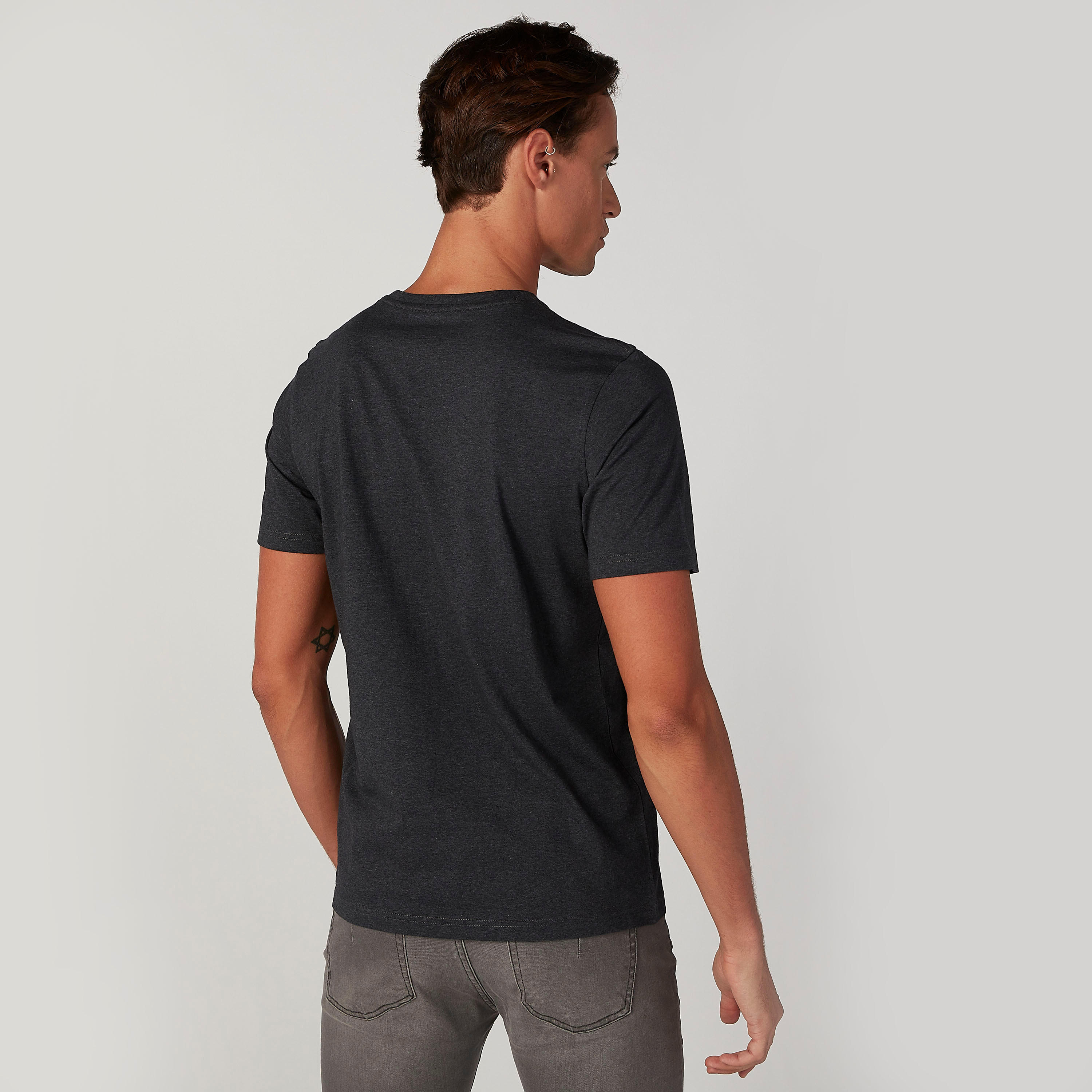 تيشيرت سليم فيت بياقة ضيّقة وأكمام قصيرة وطبعات-men-clothing-tshirtsandpolos-tshirts-image-4