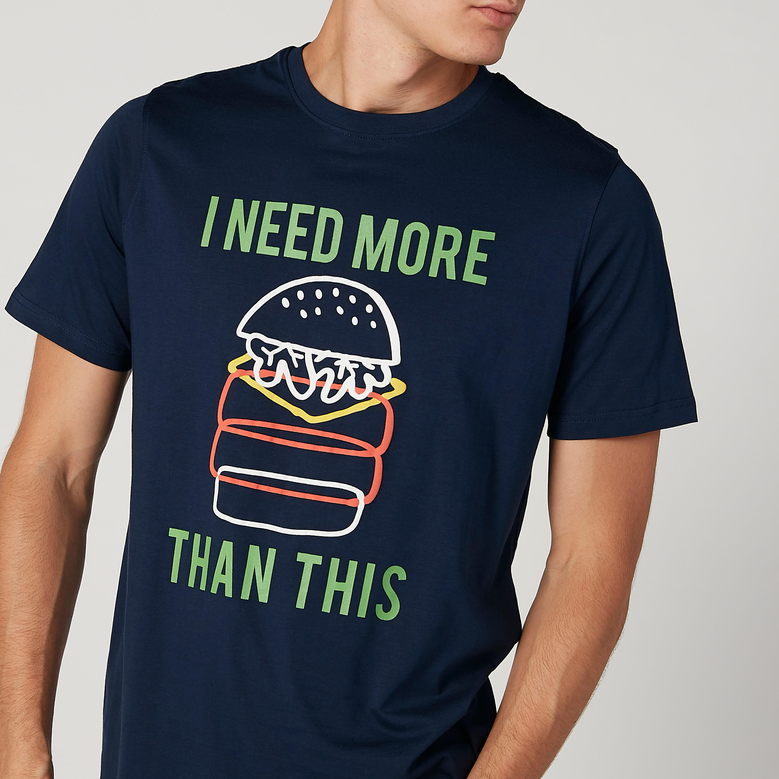تيشيرت سليم بياقة ضيّقة وأكمام قصيرة وطبعات-men-clothing-tshirtsandpolos-tshirts-image-3